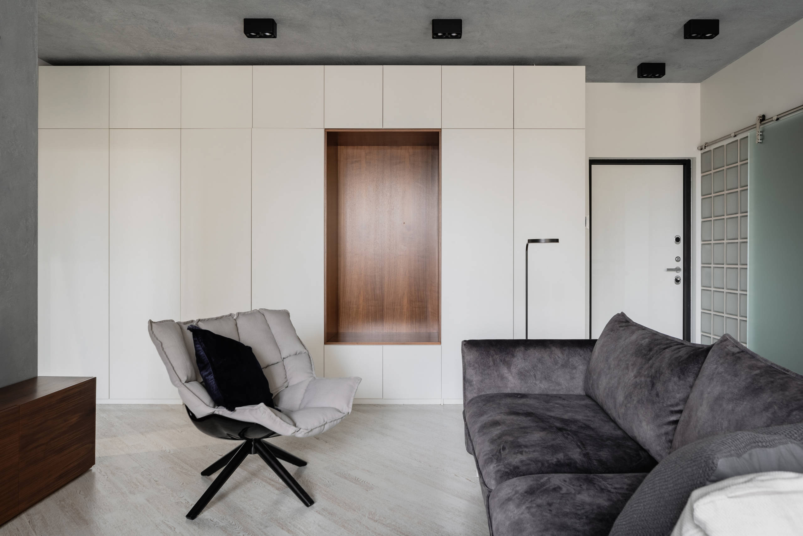 Houzz тур: Стеклоблоки вместо стен и минимум дверей в Петербурге