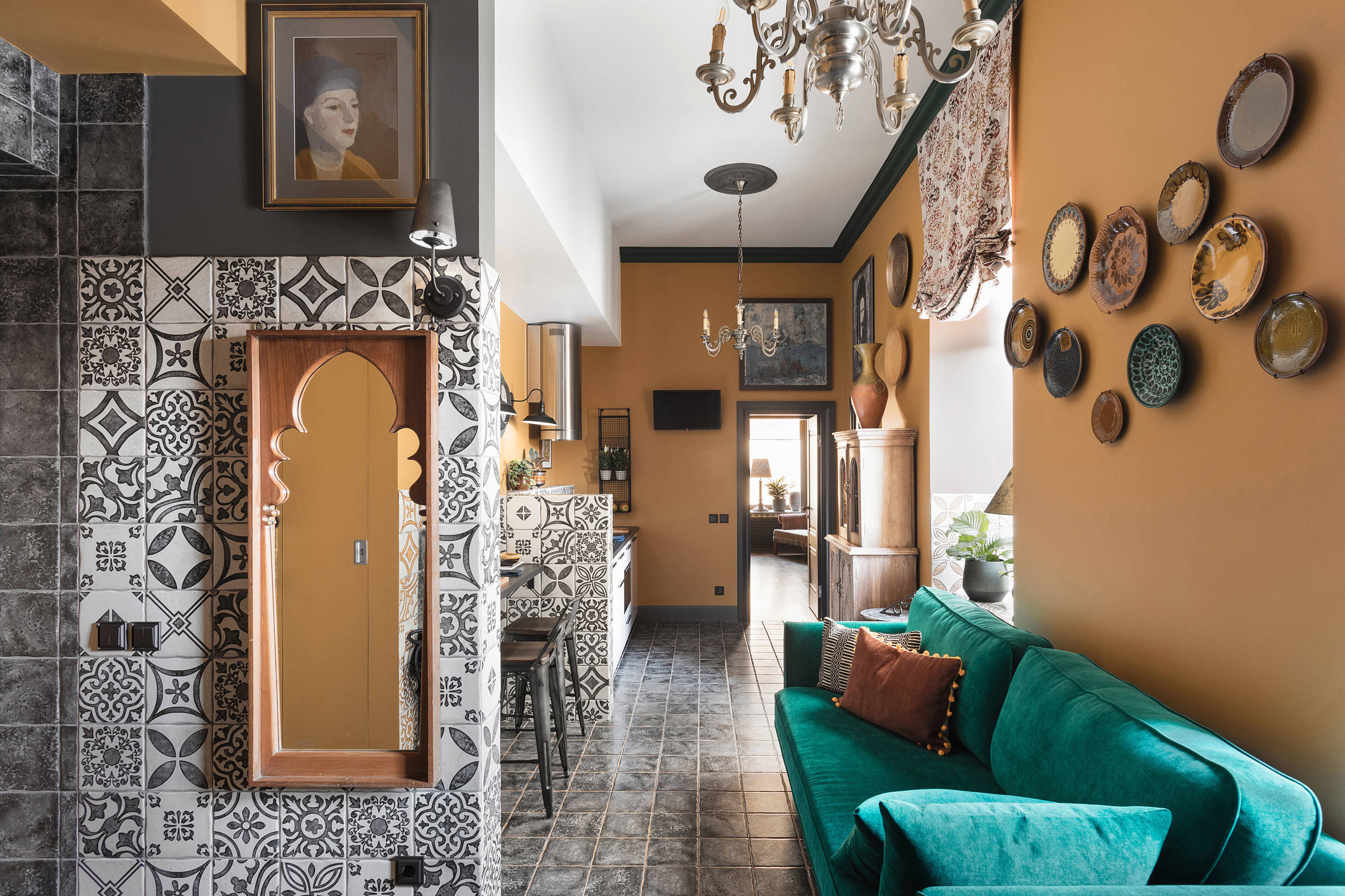 Houzz тур: Квартира с зелёной... лепниной