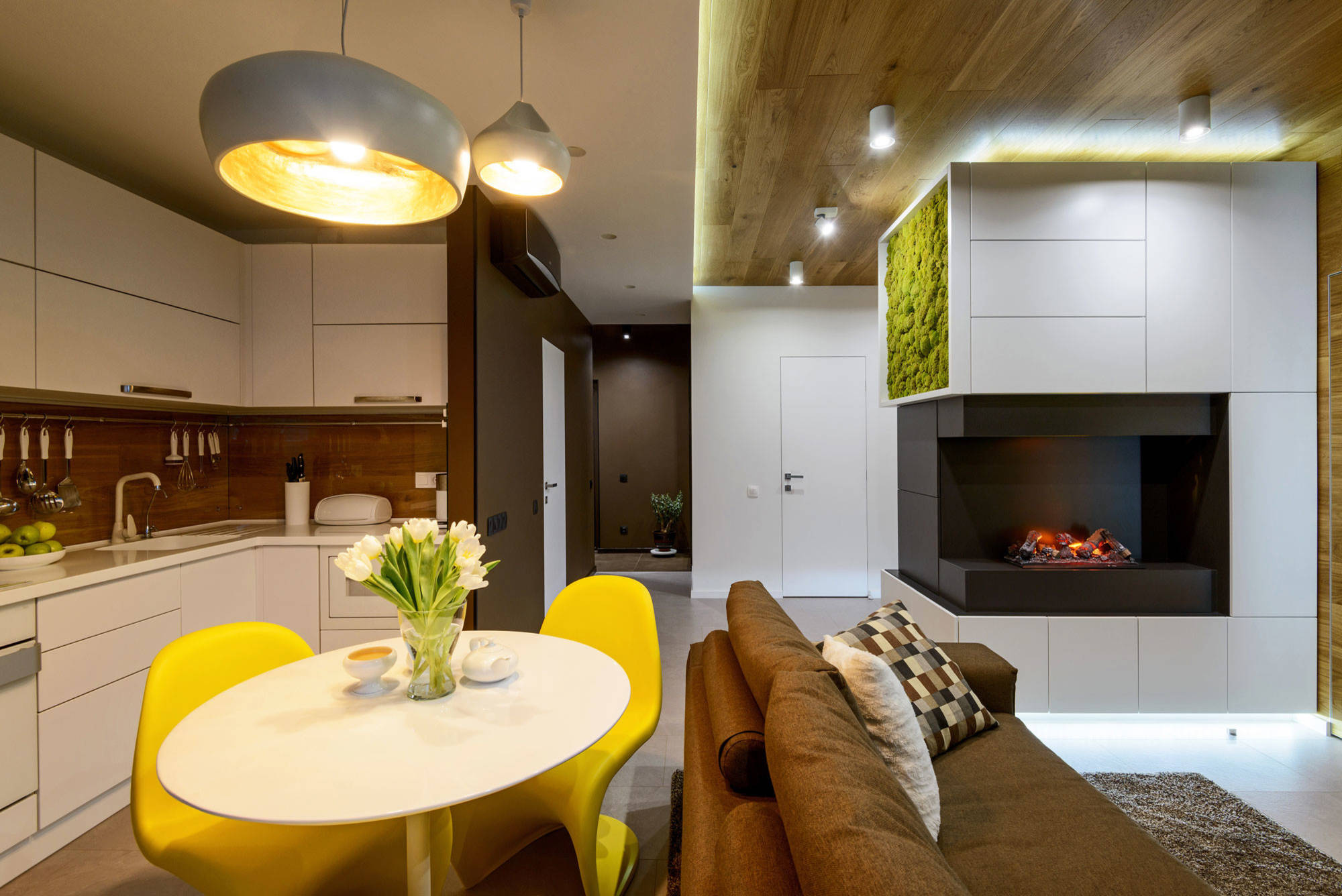 Houzz тур: Камин, мох и граффити в Новосибирске