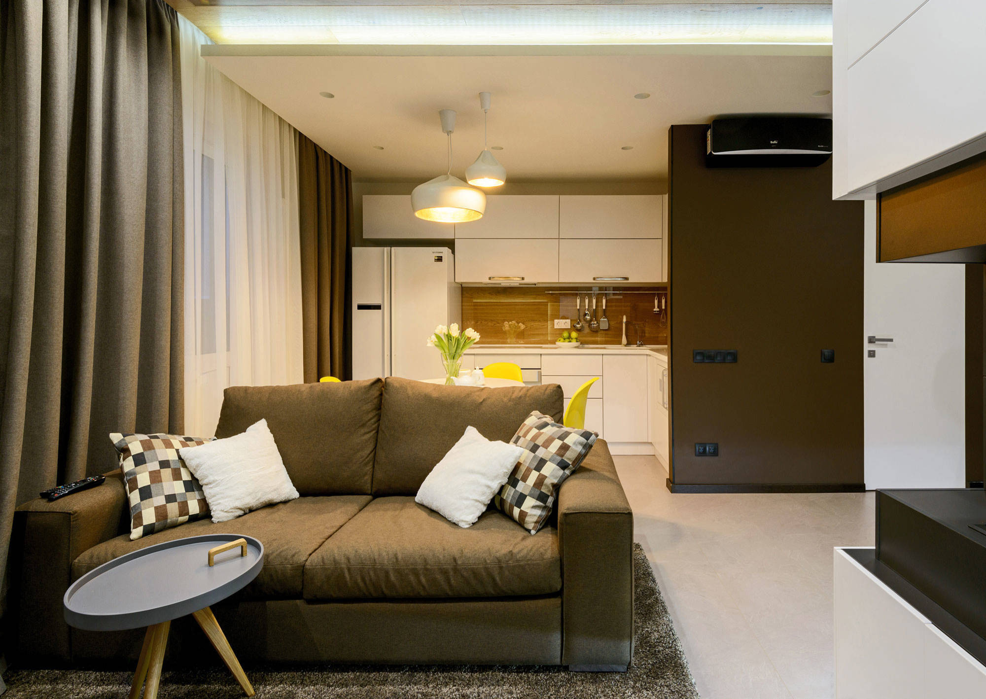 Houzz тур: Камин, мох и граффити в Новосибирске