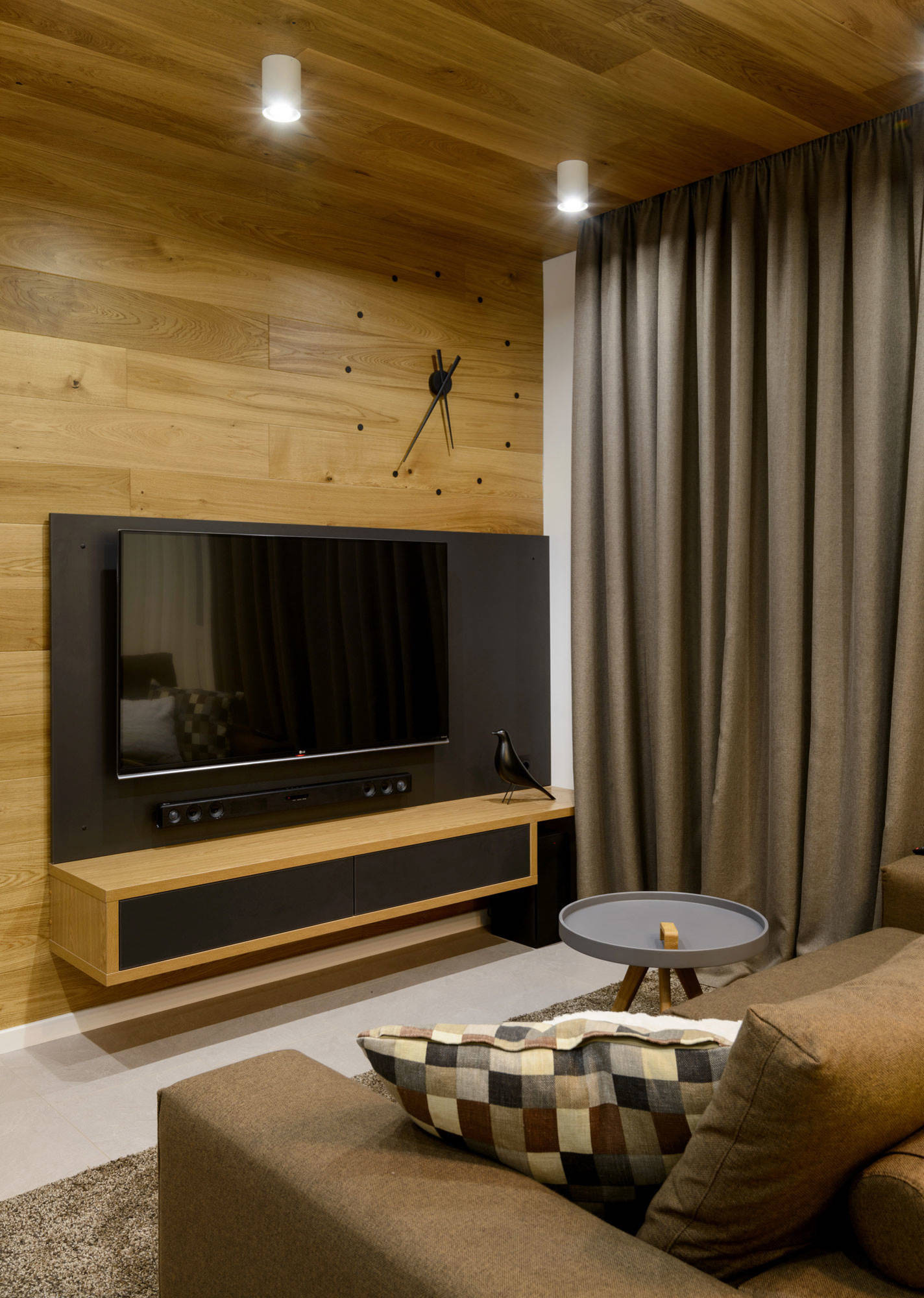 Houzz тур: Камин, мох и граффити в Новосибирске