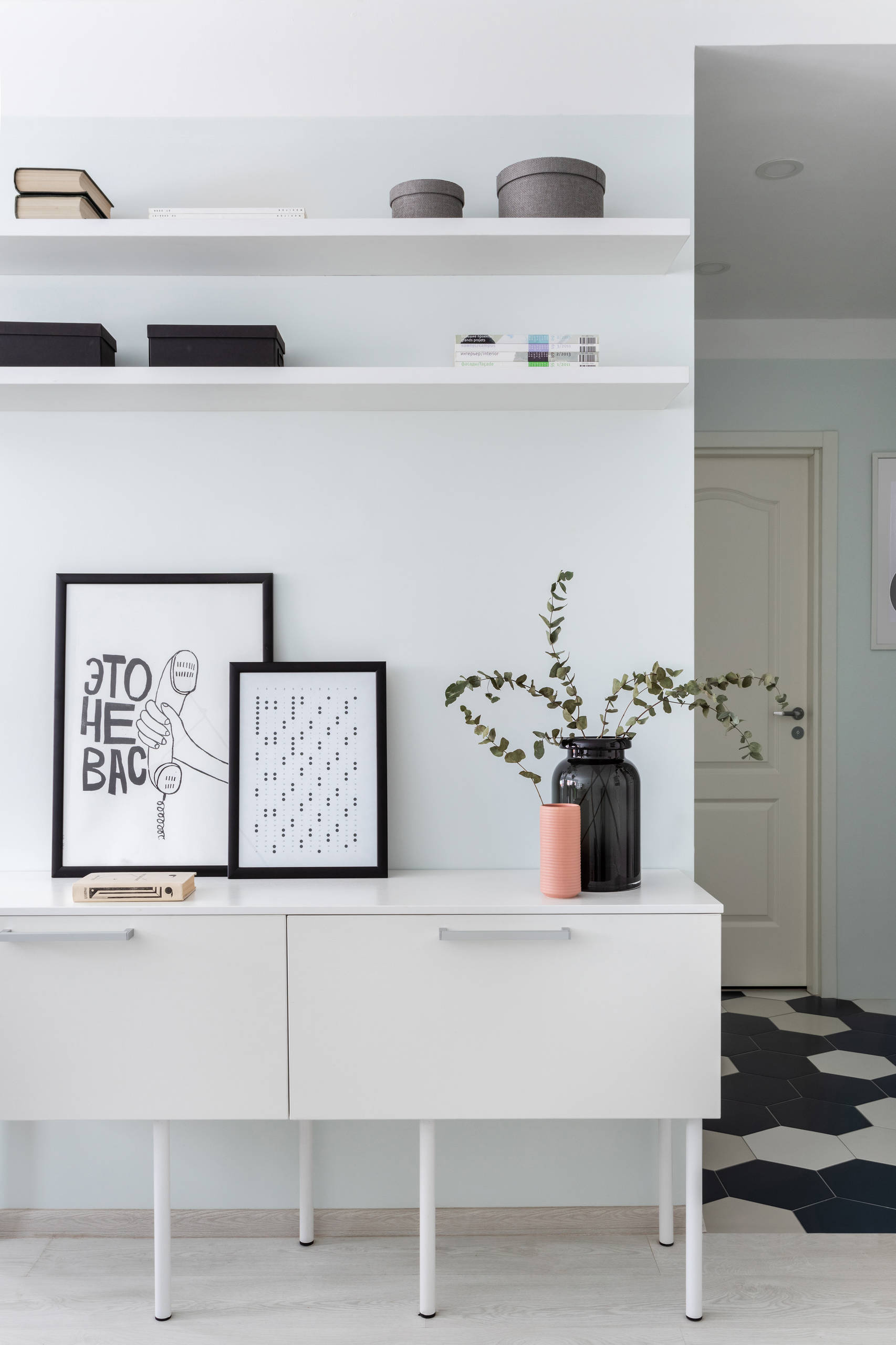 Houzz тур: Маленькая квартира для ученых-геохимиков