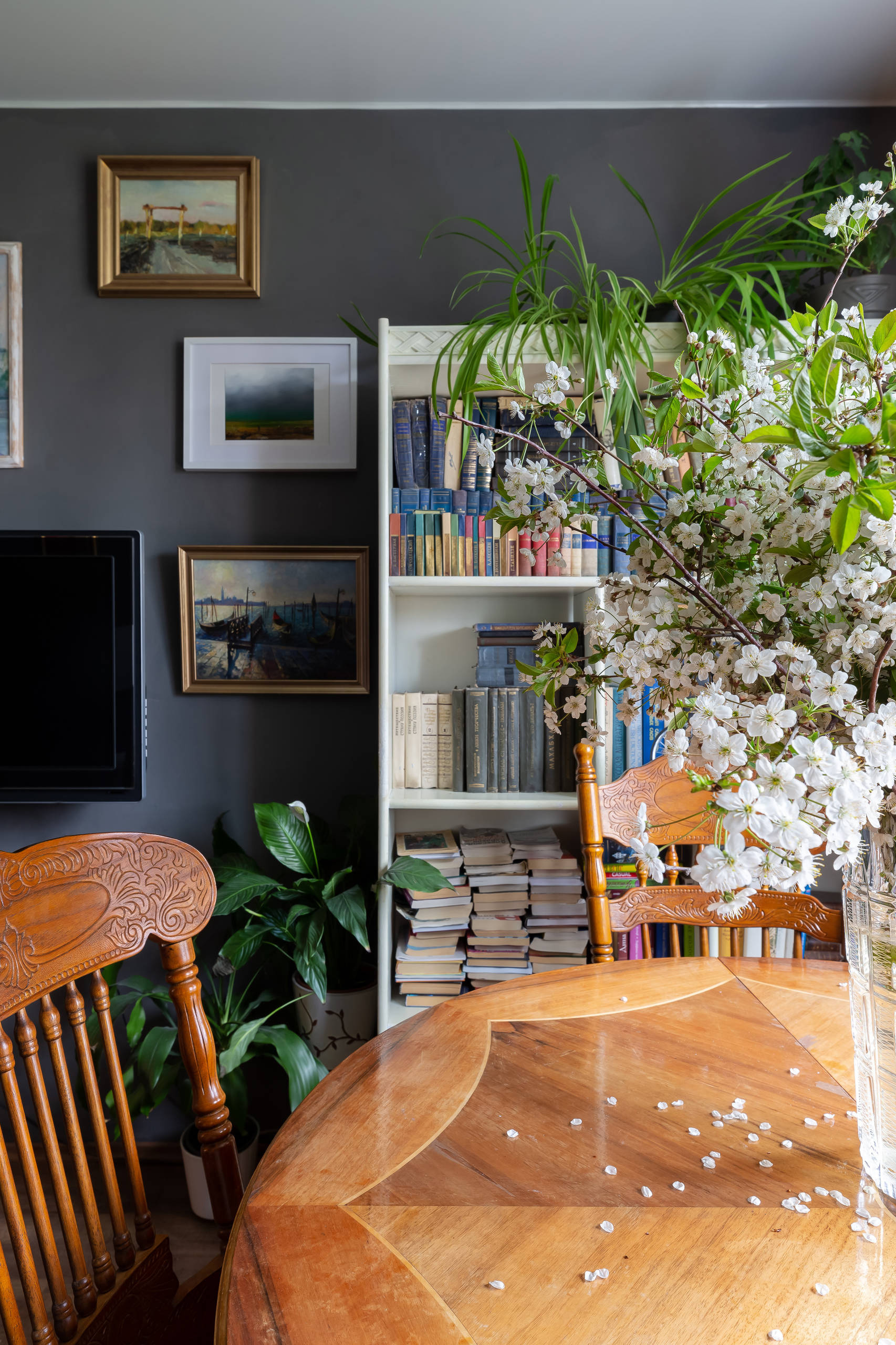 В гостях: Квартира в Петербурге, где у каждой комнаты свой цвет