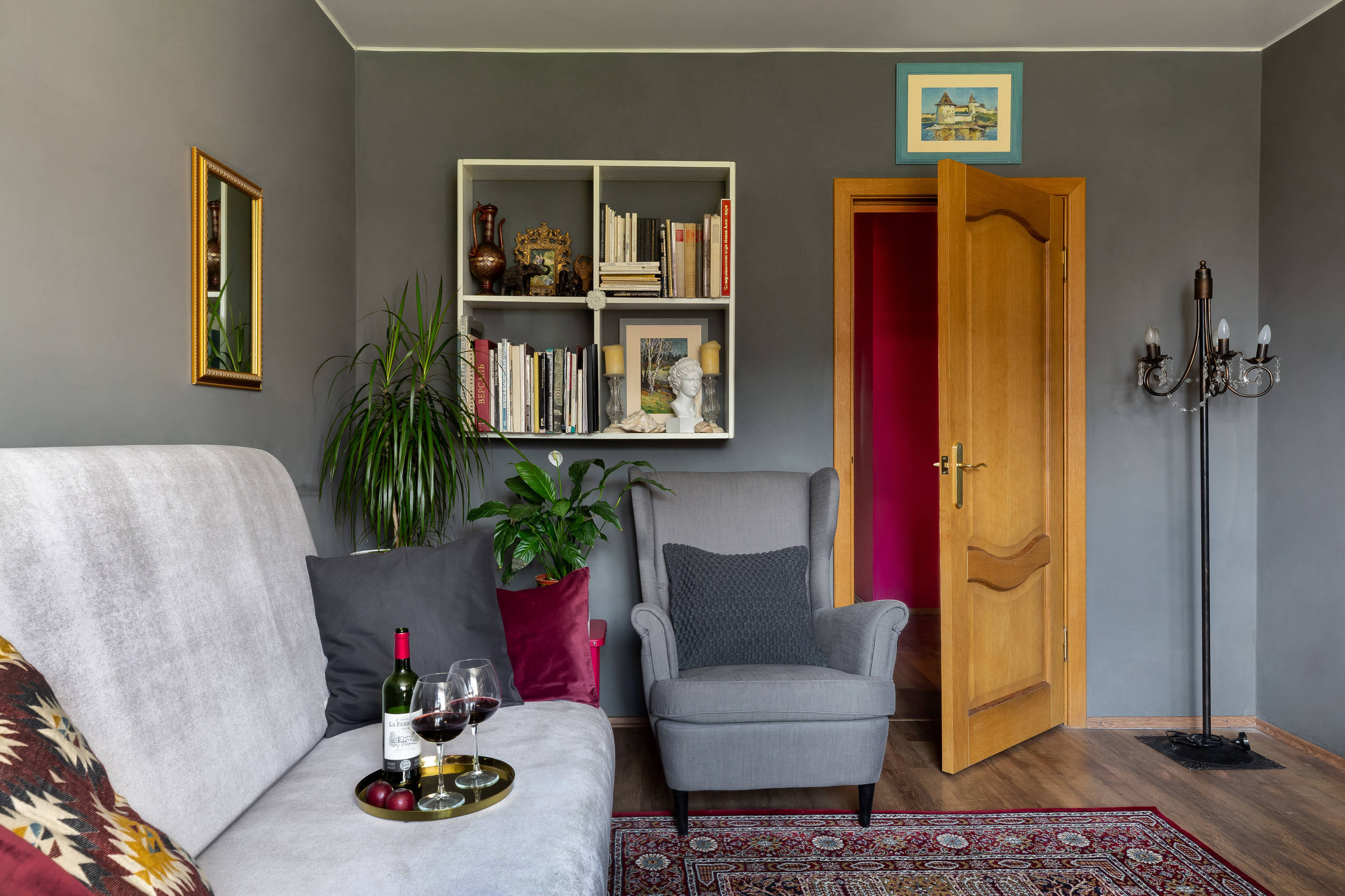 В гостях: Квартира в Петербурге, где у каждой комнаты свой цвет