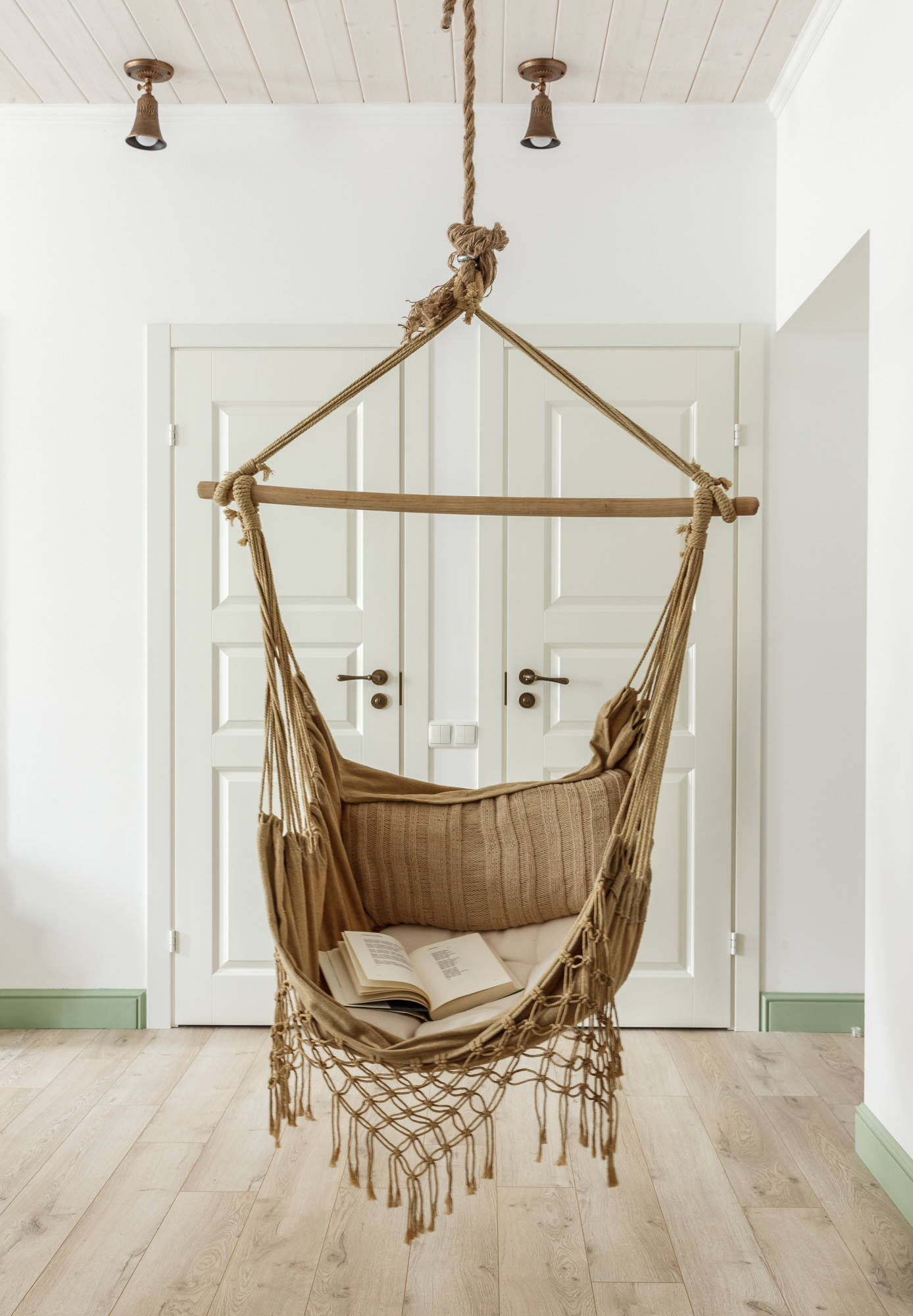 Houzz тур: Квартира с «дачным» настроением и гамаком