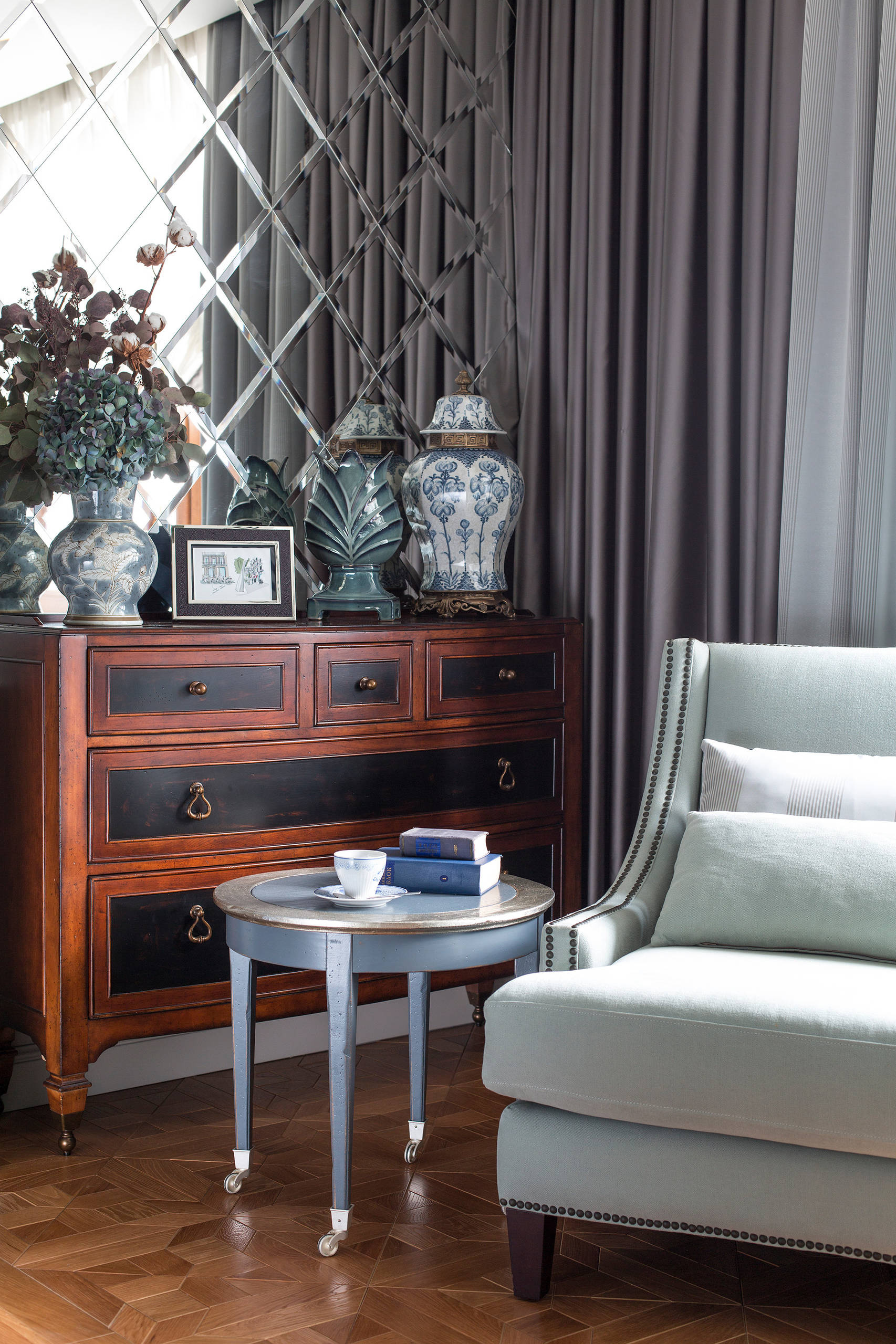 Houzz тур: Квартира с кессонами и кофейным уголком