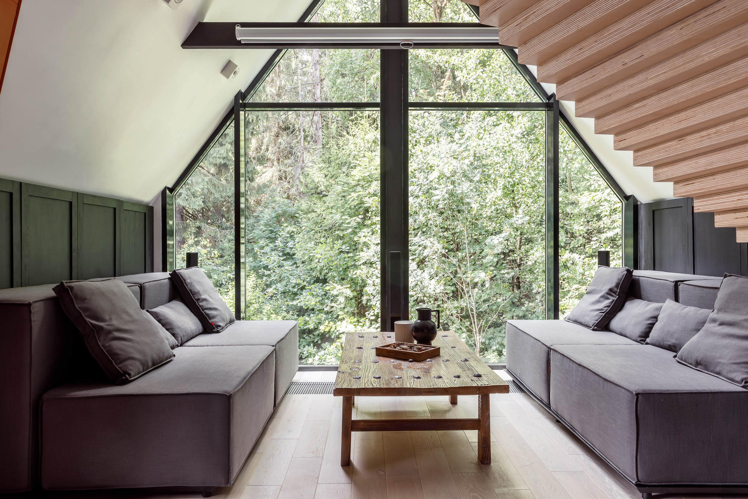 Проект недели: Лестница Мёбиуса и библиотека на месте лоджии