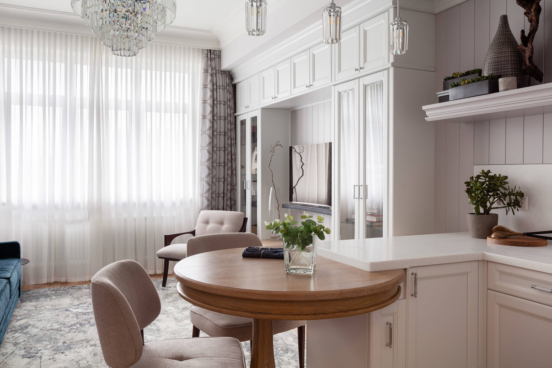 Houzz тур: Светлая квартира с яркой спальней