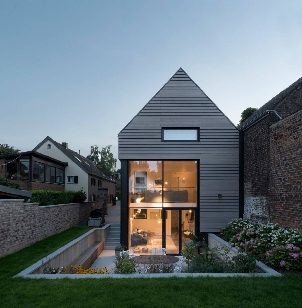 Как правильно: Выбрать краску для наружных работ