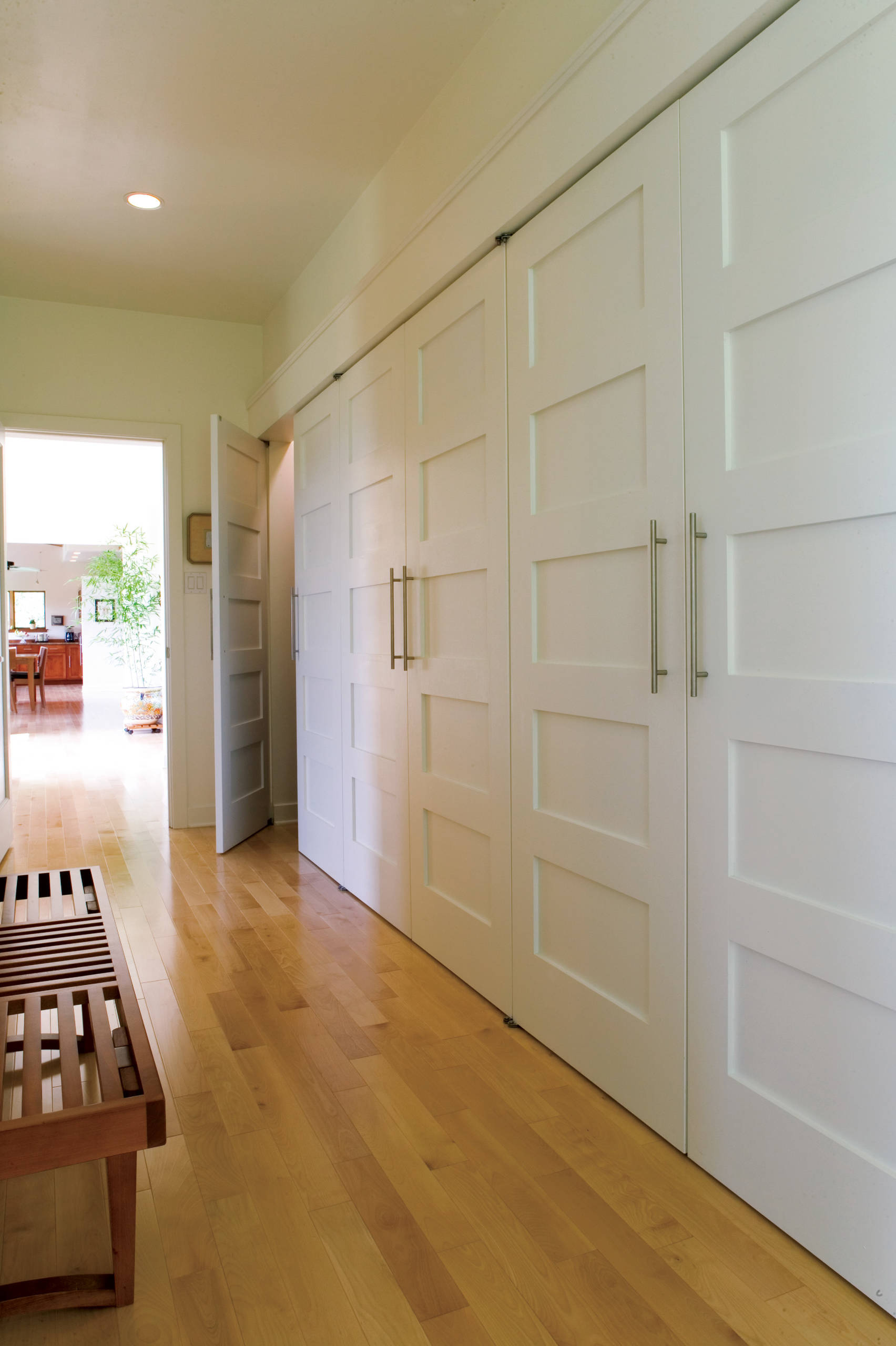 Курсы кройки жилья: Идеи нестандартного размещения гардеробной комнаты