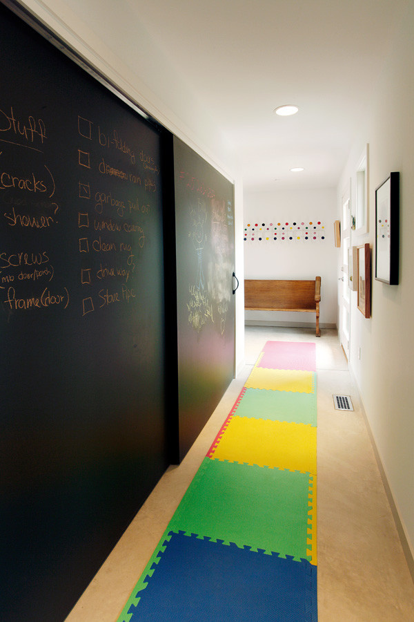 Живите проще: 31 лайфхак для маленькой прихожей и коридора