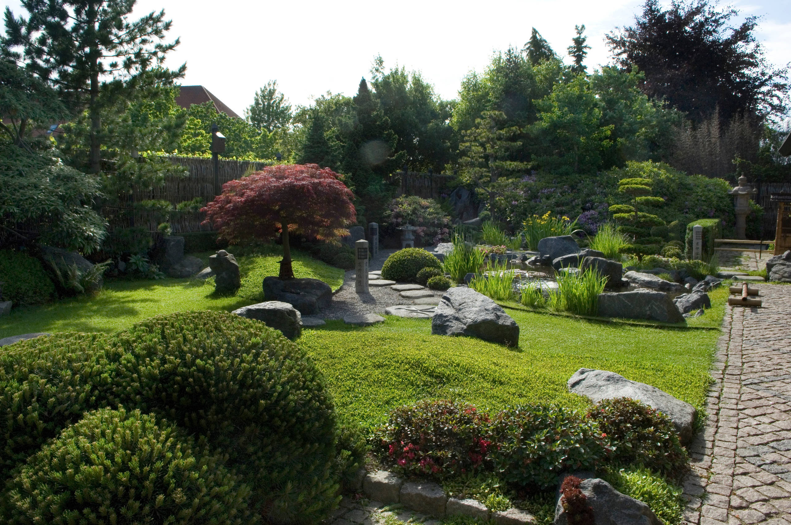 Как правильно: Организовать сад на участке со сложным рельефом