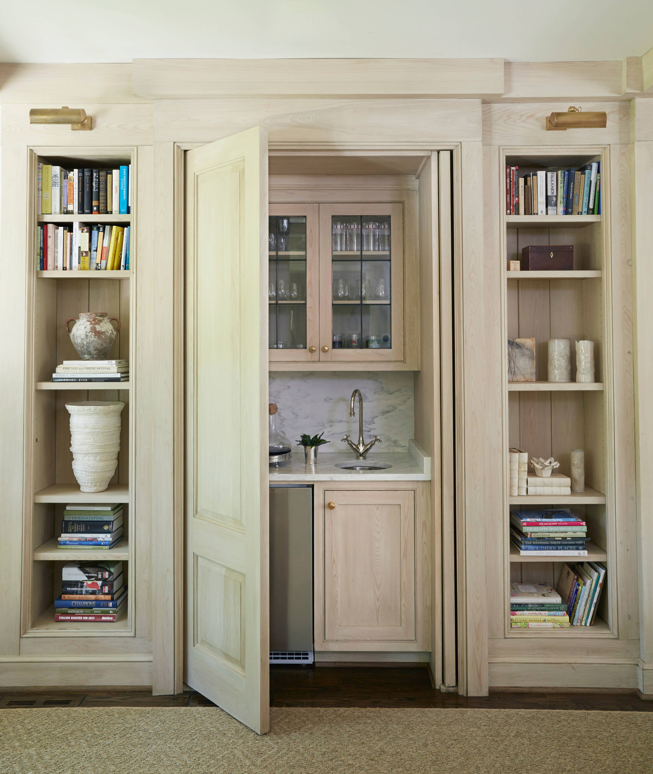 Микротренды: Почему «неровная» линия шкафов — это нормально