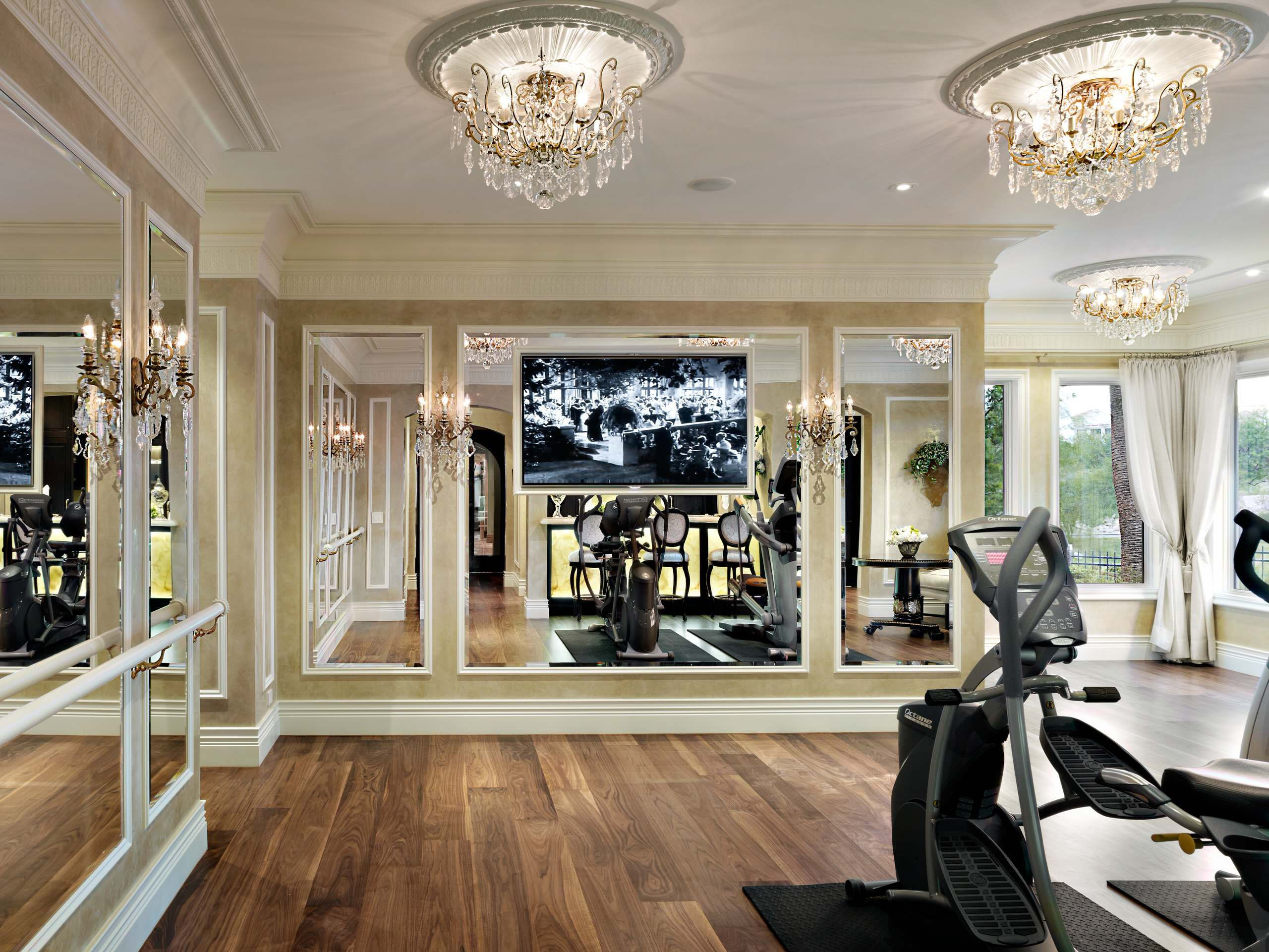 Универсальный солдат: Задачи зеркала в интерьере