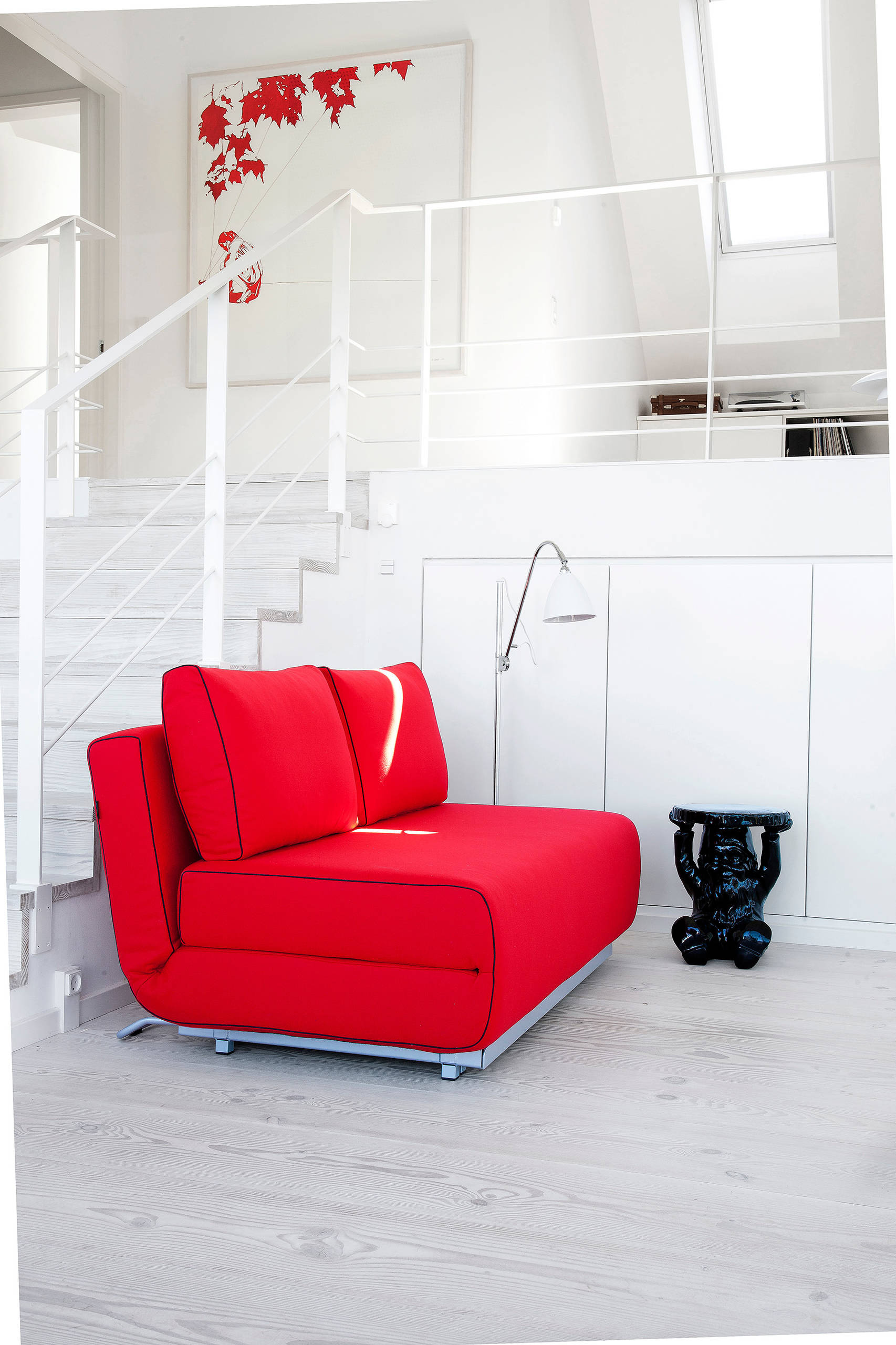 Вопрос: Как спрятать кровать в однокомнатной квартире