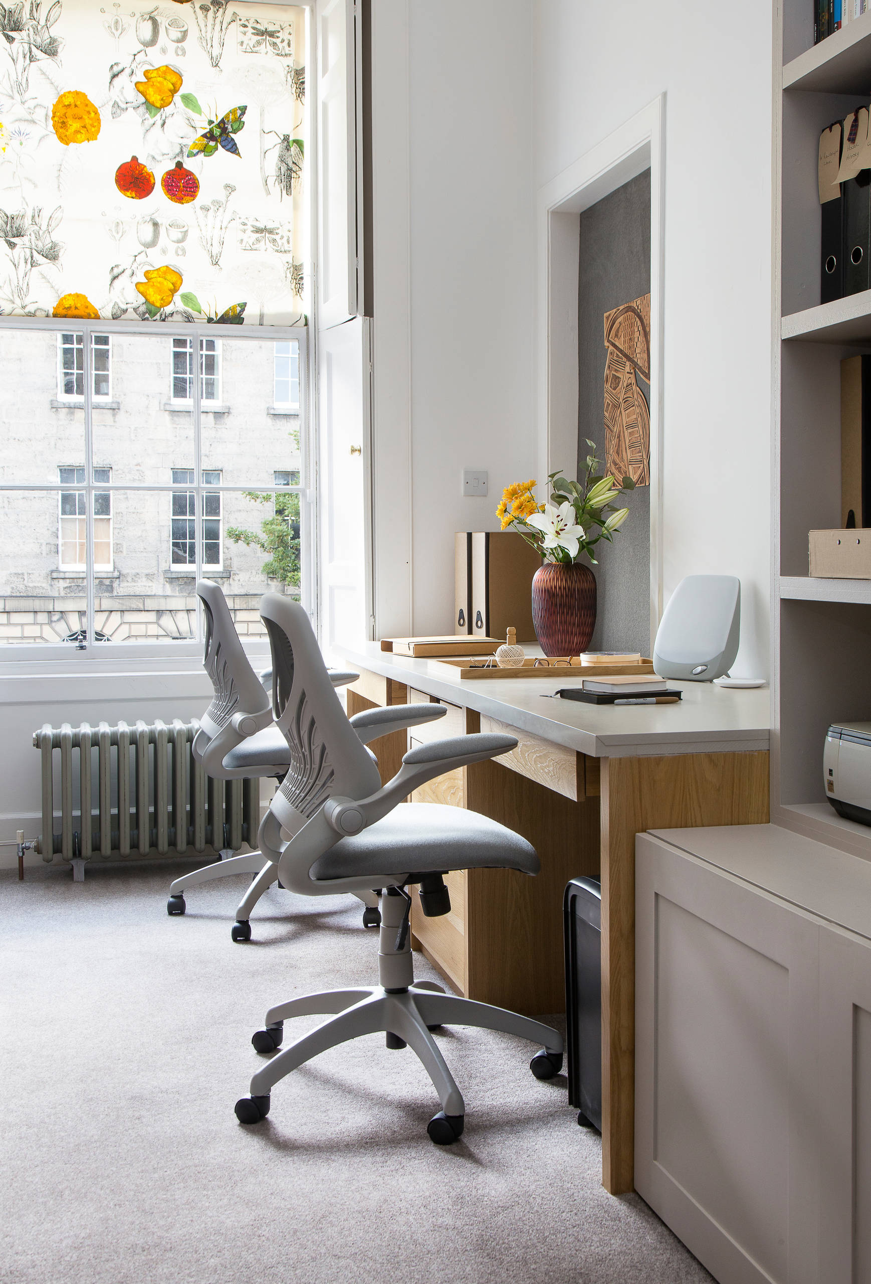 Фотоохота: Два стола в детской