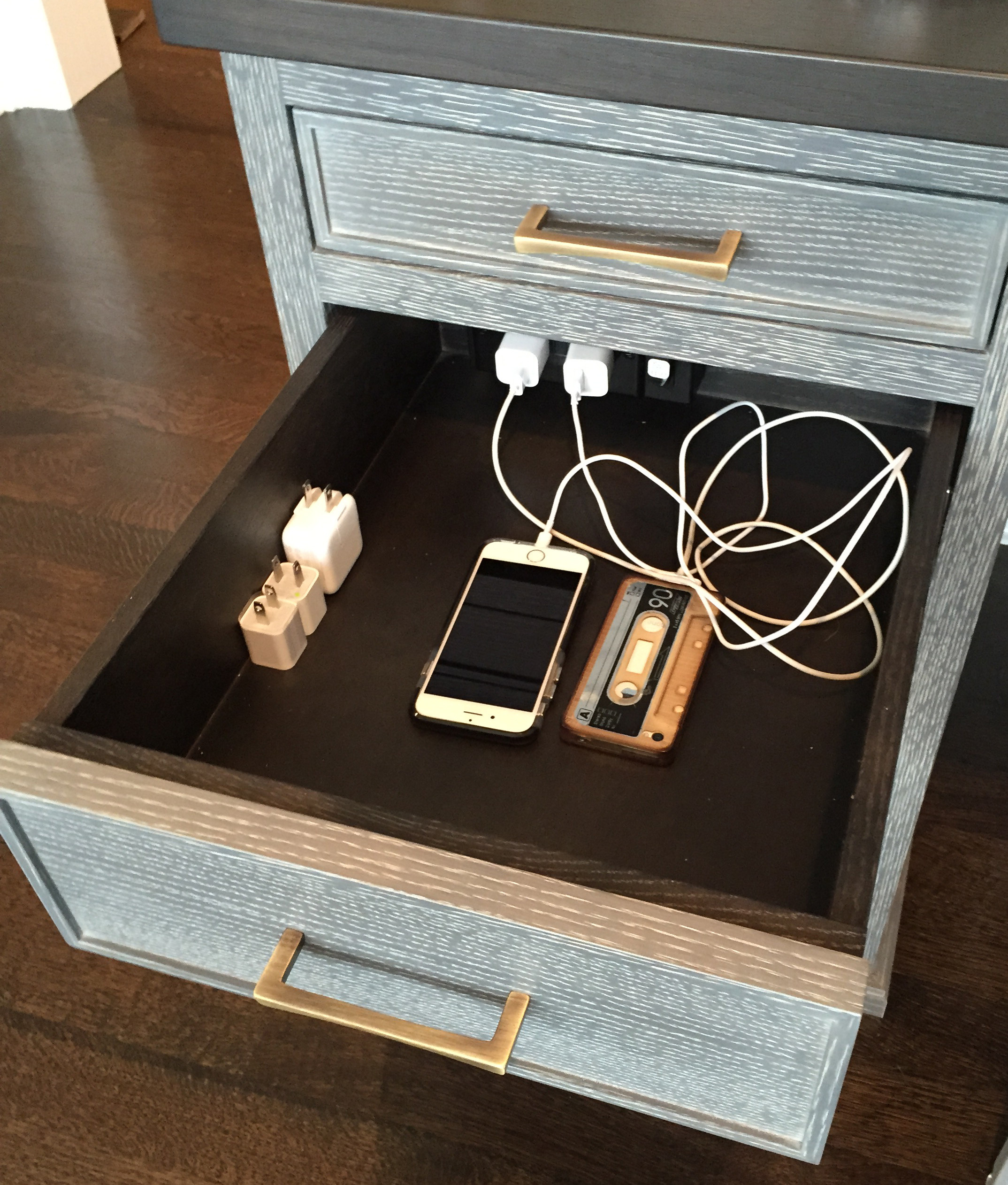 Розетки и выключатели в гостиной: Как разместить их правильно