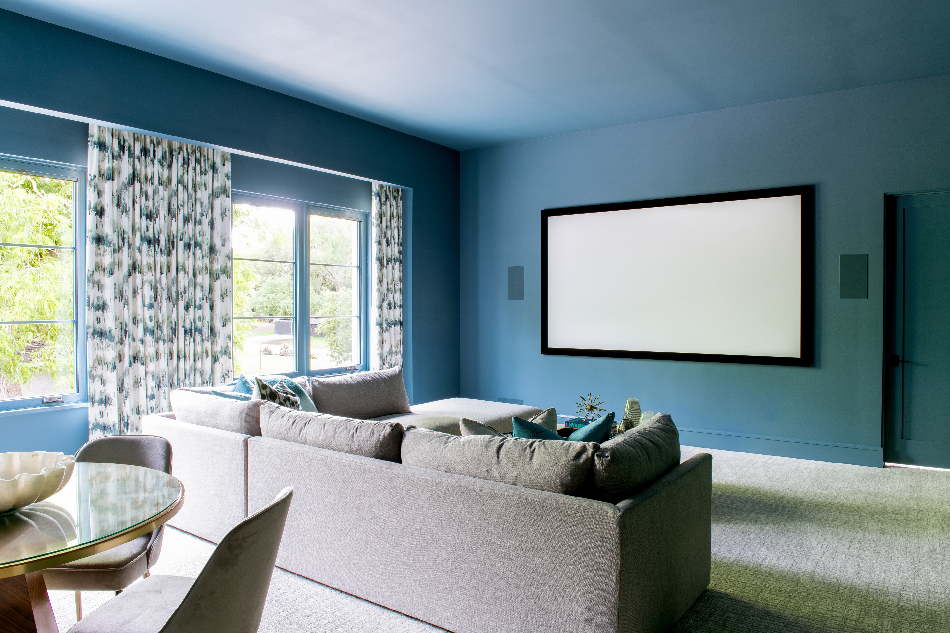 Как правильно: Выровнять потолок в новостройке