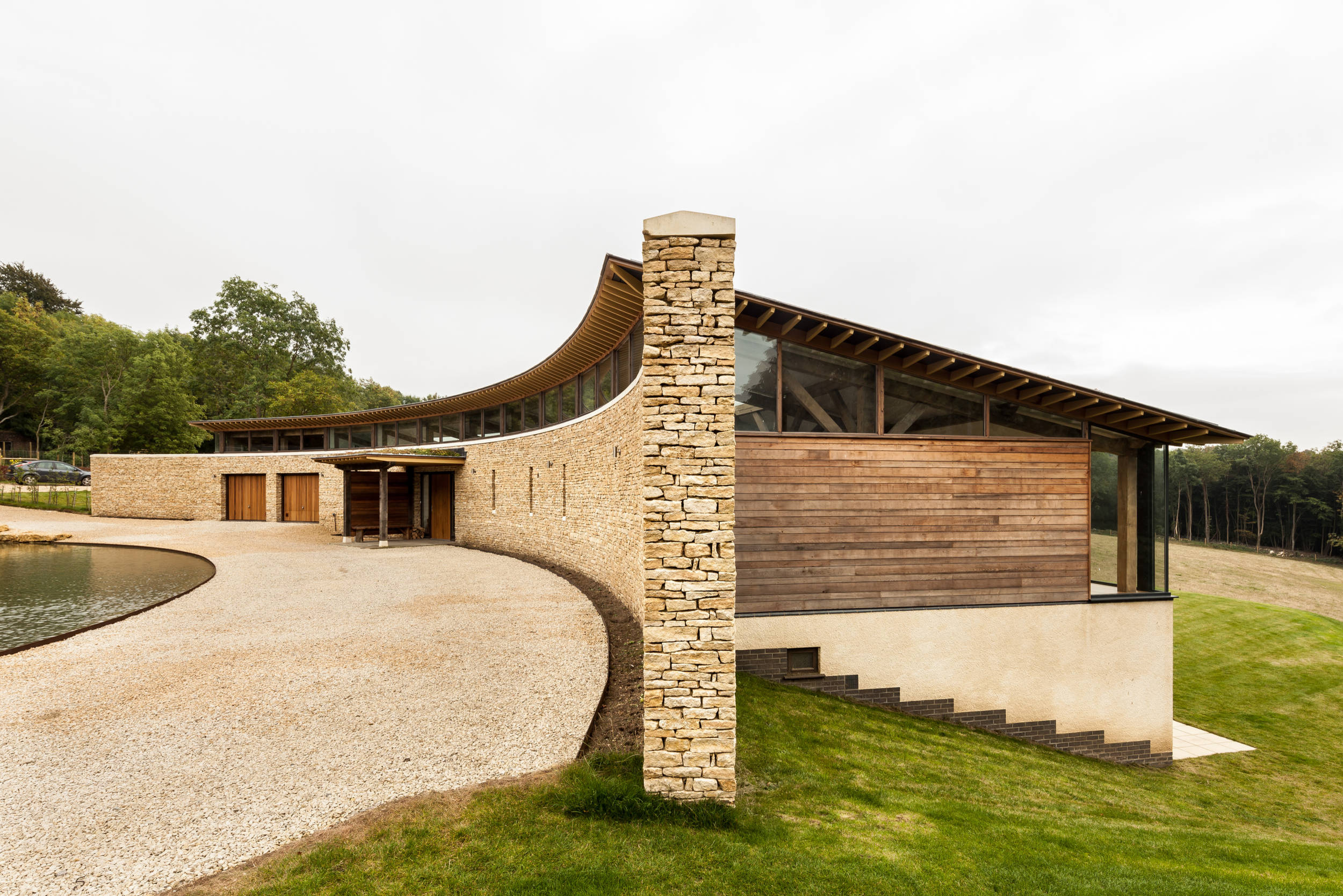 Дом на склоне: Преимущество или головная боль