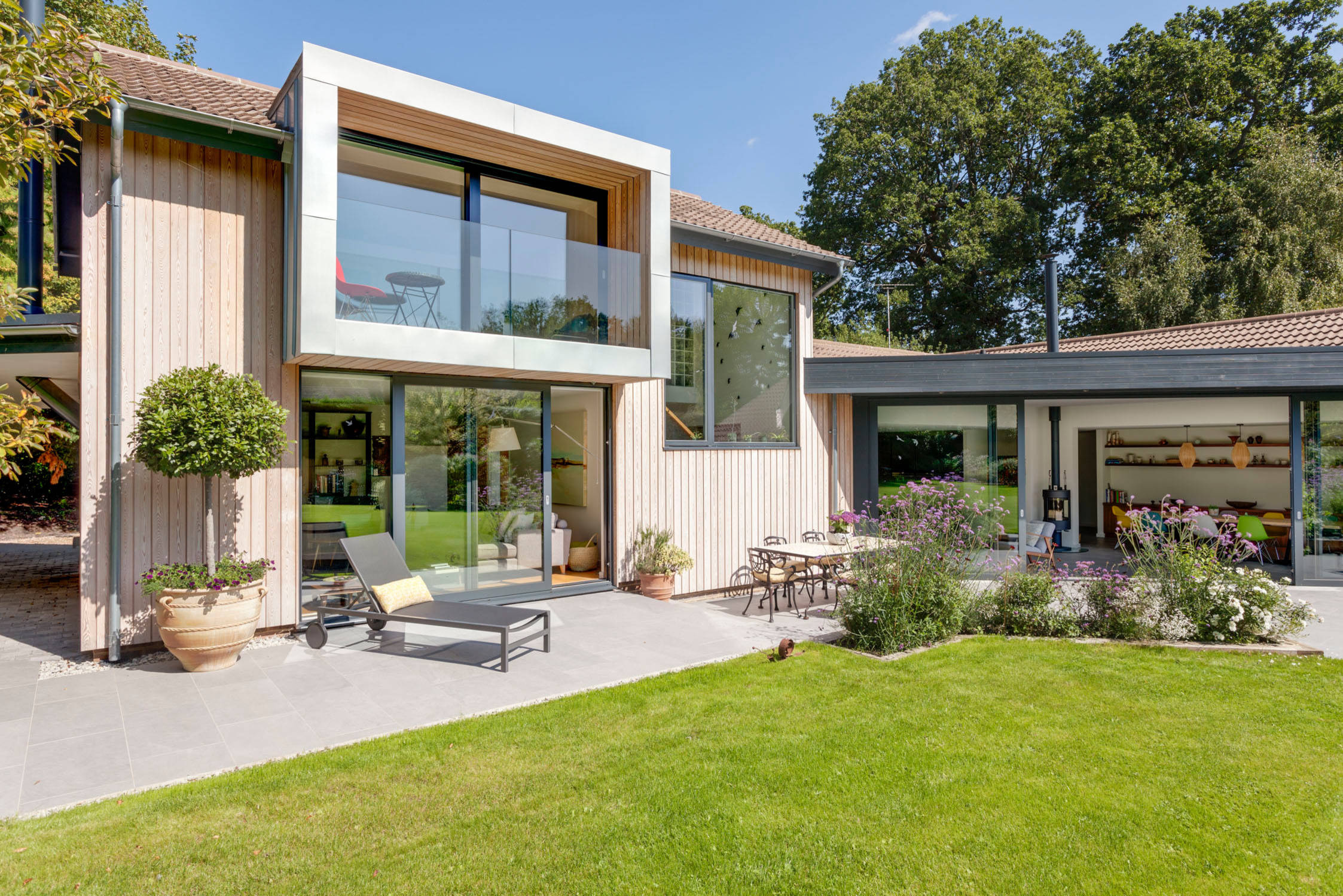 Как правильно: Выбрать краску для наружных работ