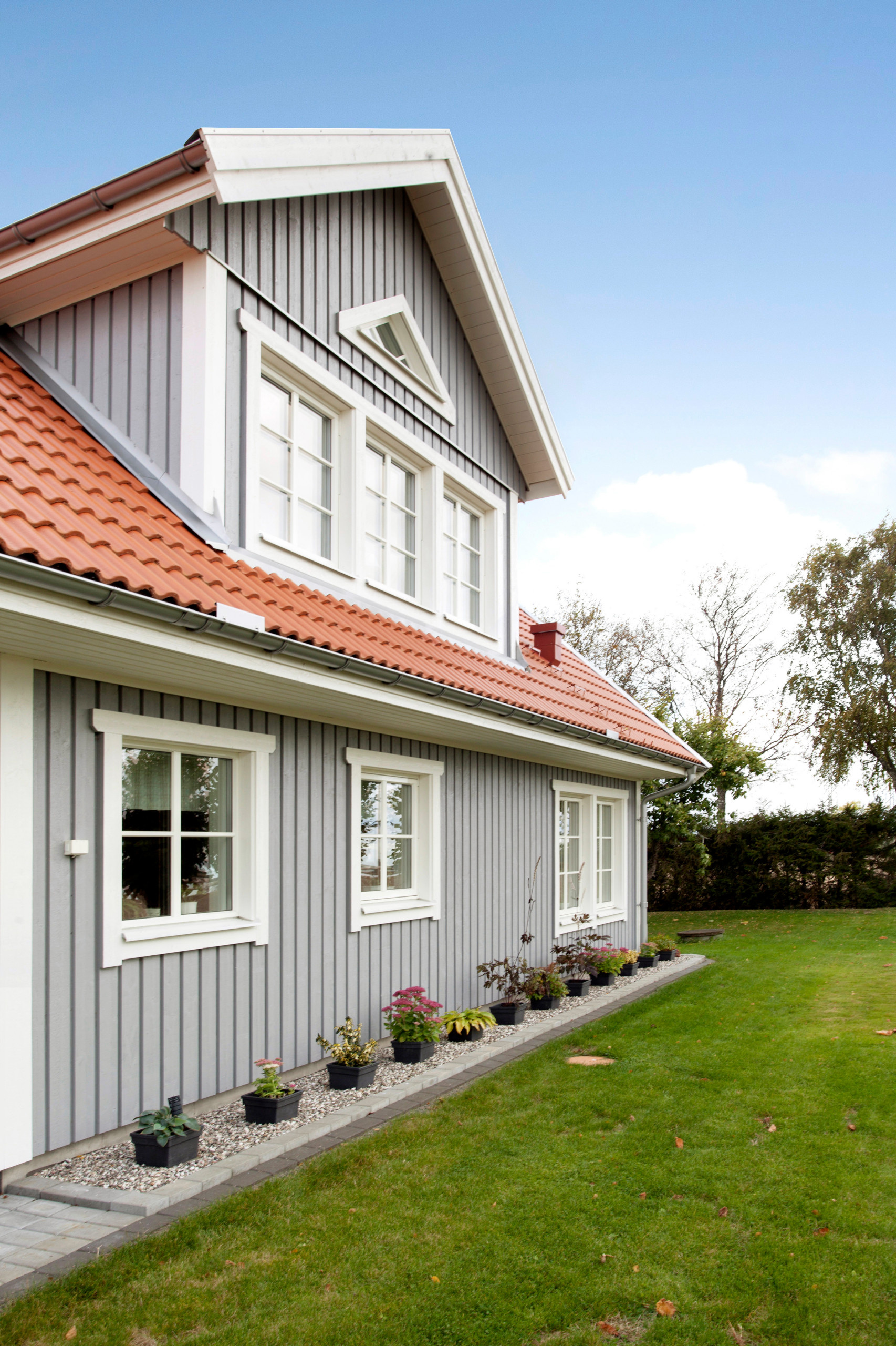 Как правильно: Сделать отмостку вокруг дома