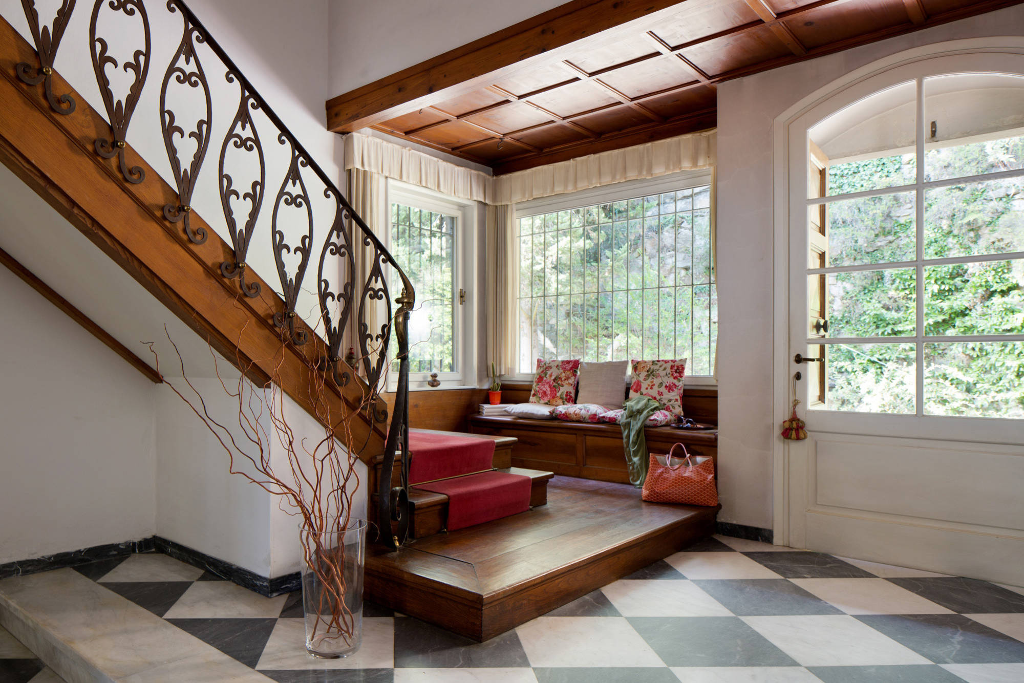 Прихожая в частном доме: Чему быть, чего не миновать