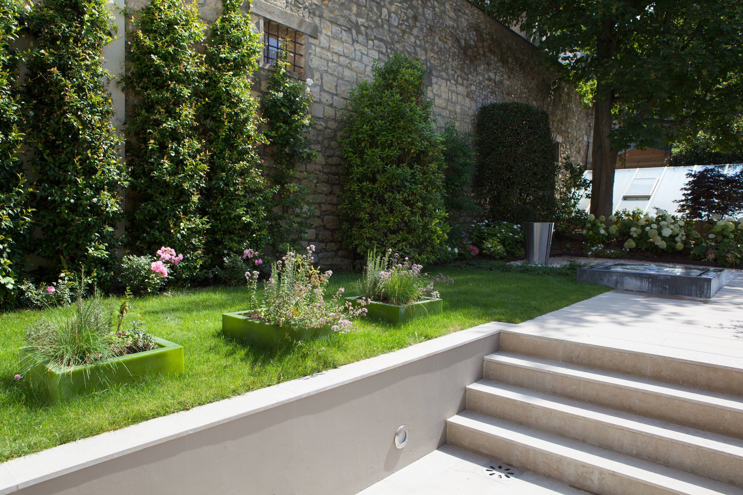 Отмостка вокруг дома: Как декорировать