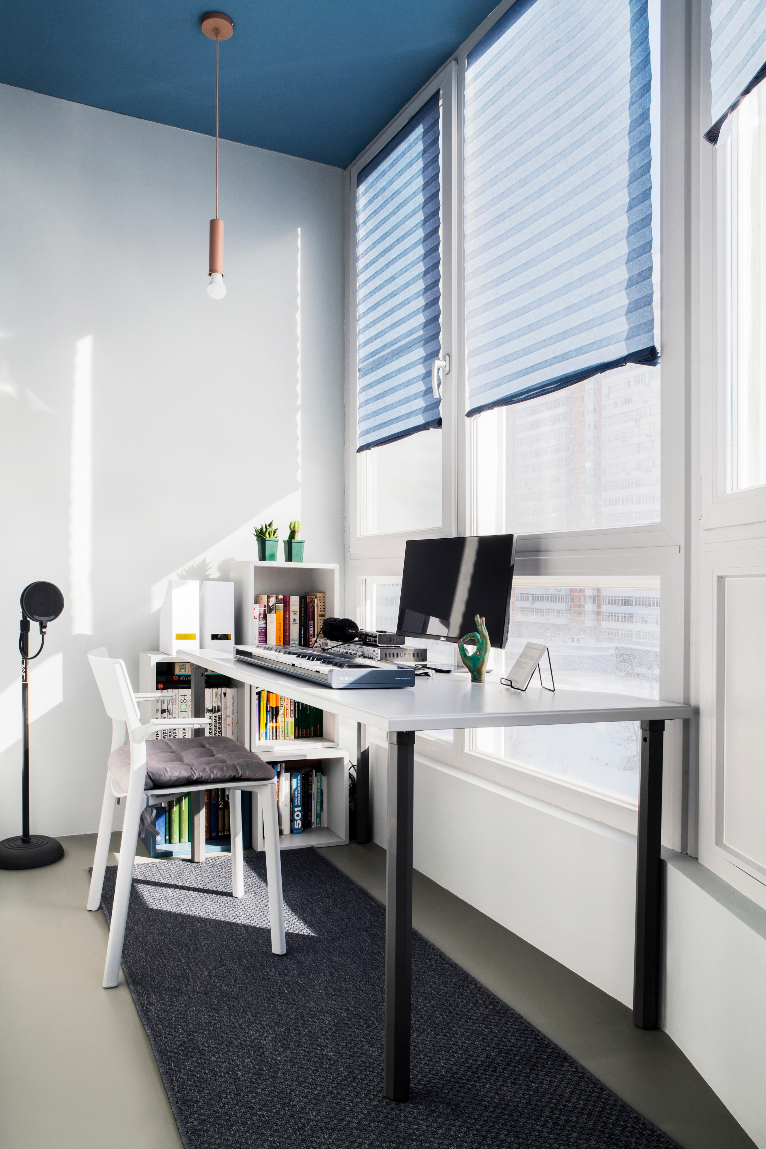 Houzz тур: Чистые линии и игра света в квартире для музыканта