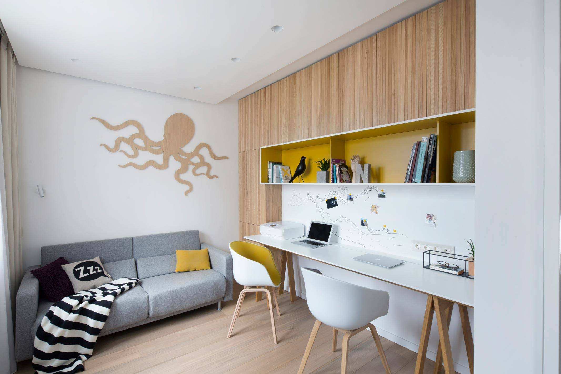 Houzz тур: Подиум в спальне, куб в гостиной