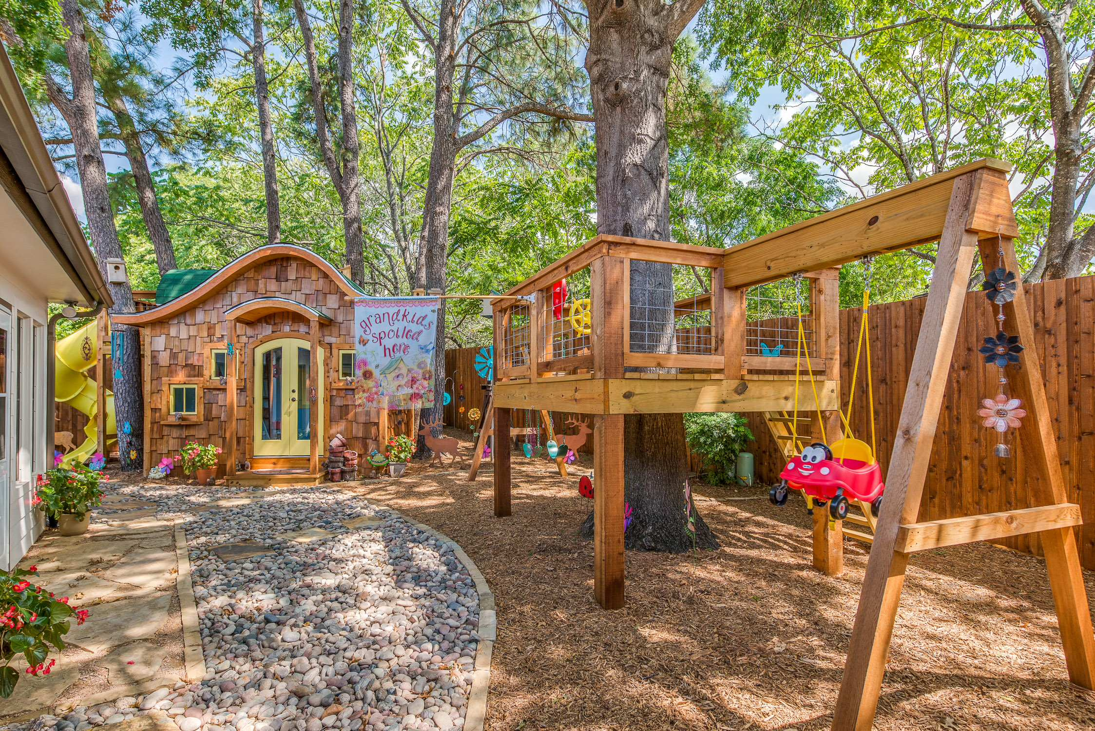 Фотоохота: 67 идей для дачных качелей