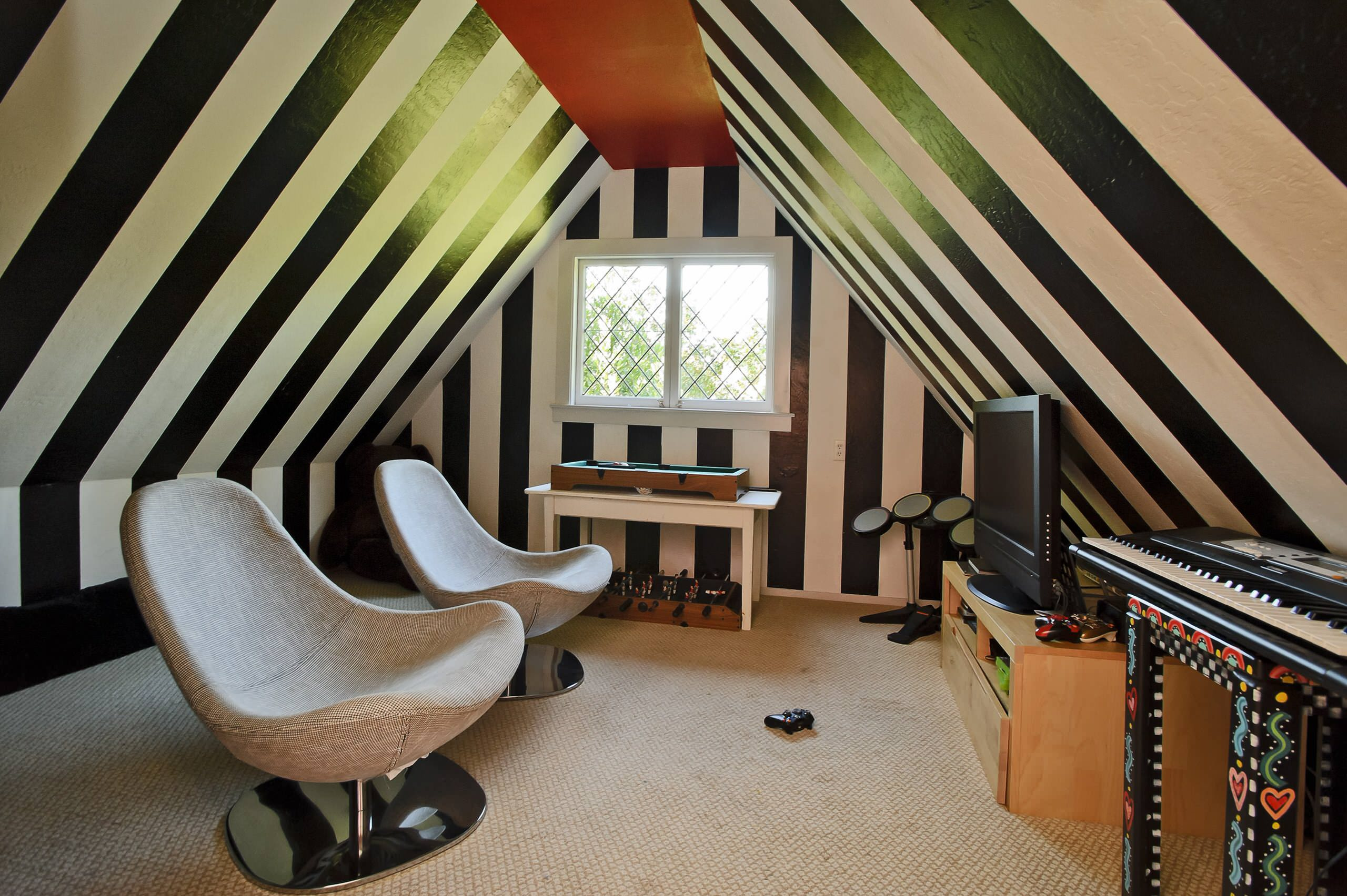 Потолок в детской комнате