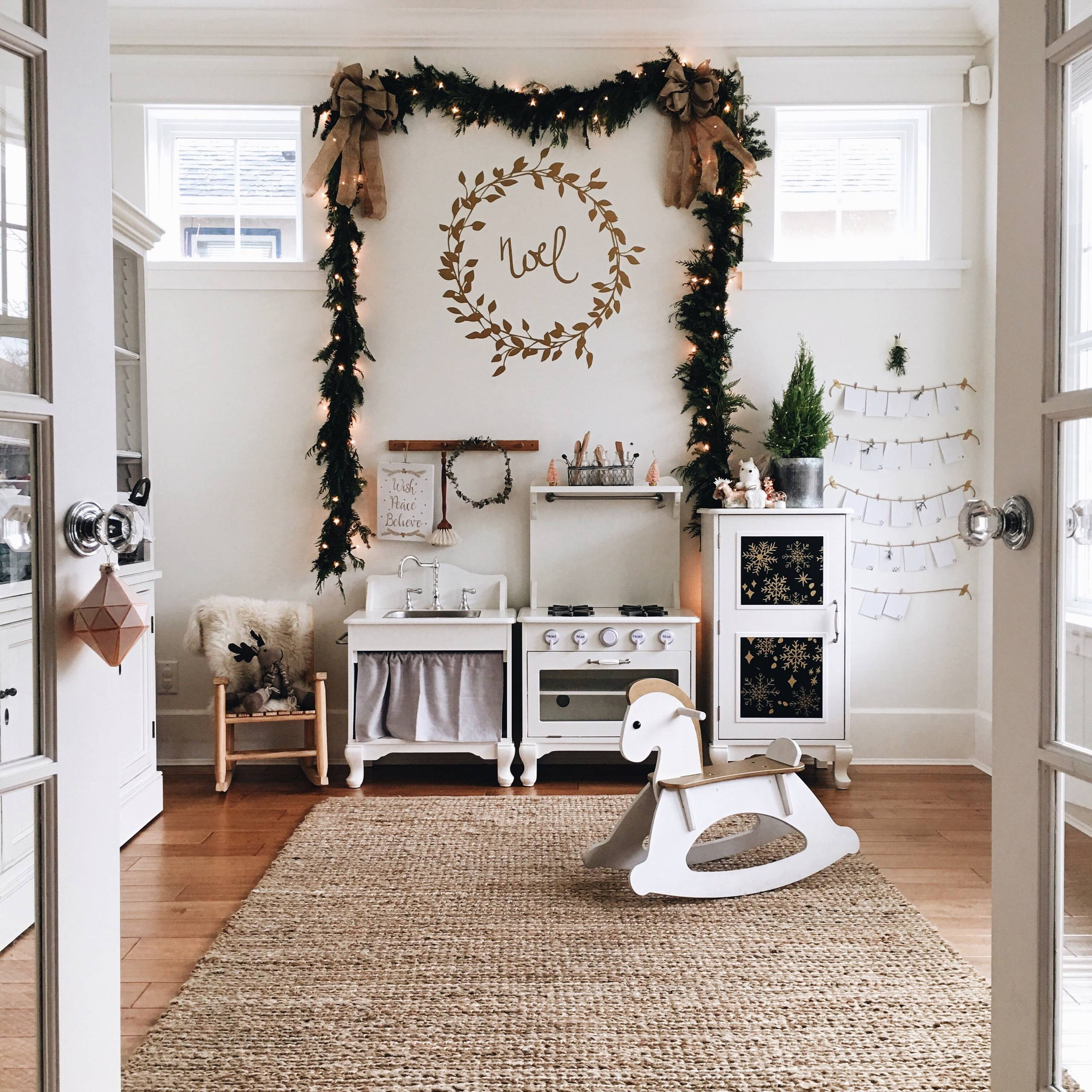 Фотоохота: где [кроме елки] пригодятся гирлянды