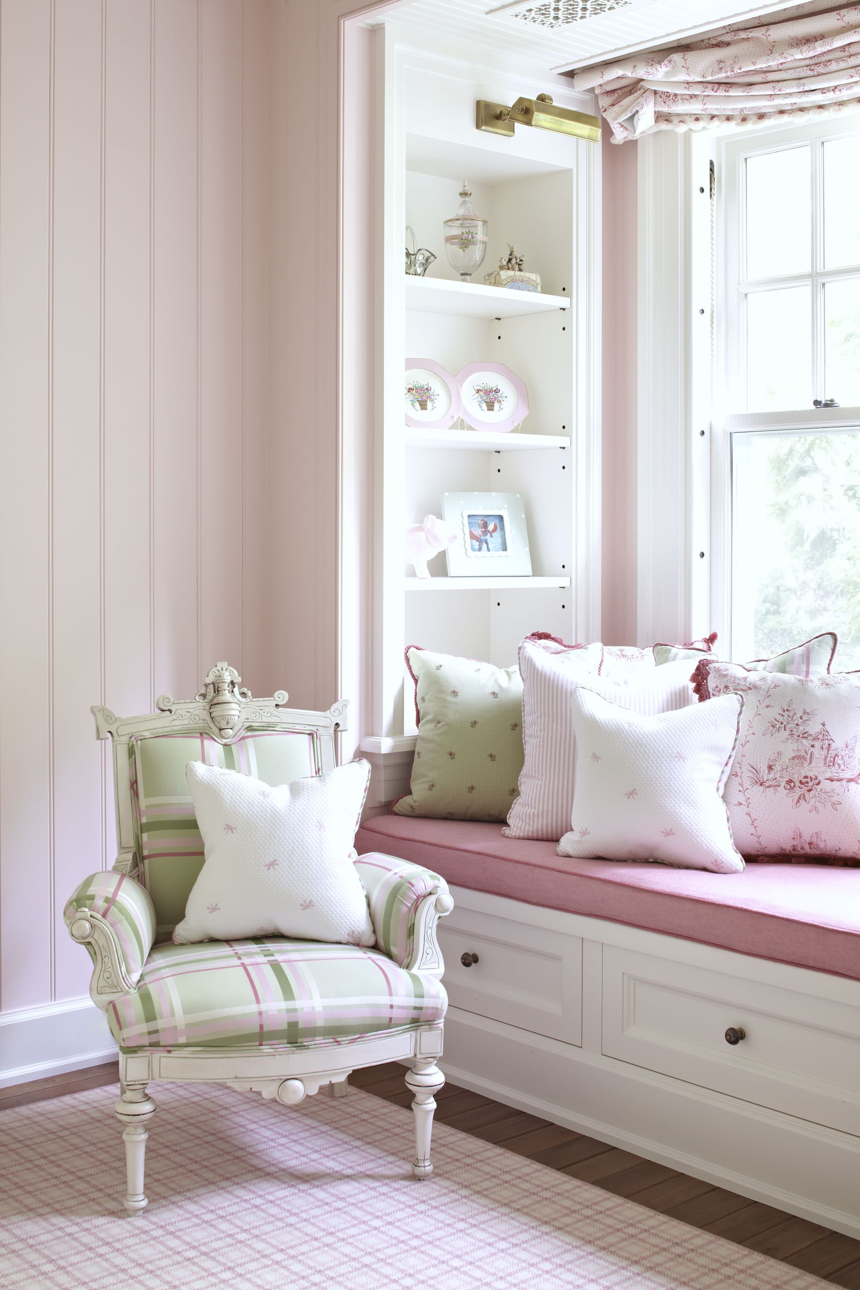 Цвета: Розовый в интерьере — как с ним работать правильно?