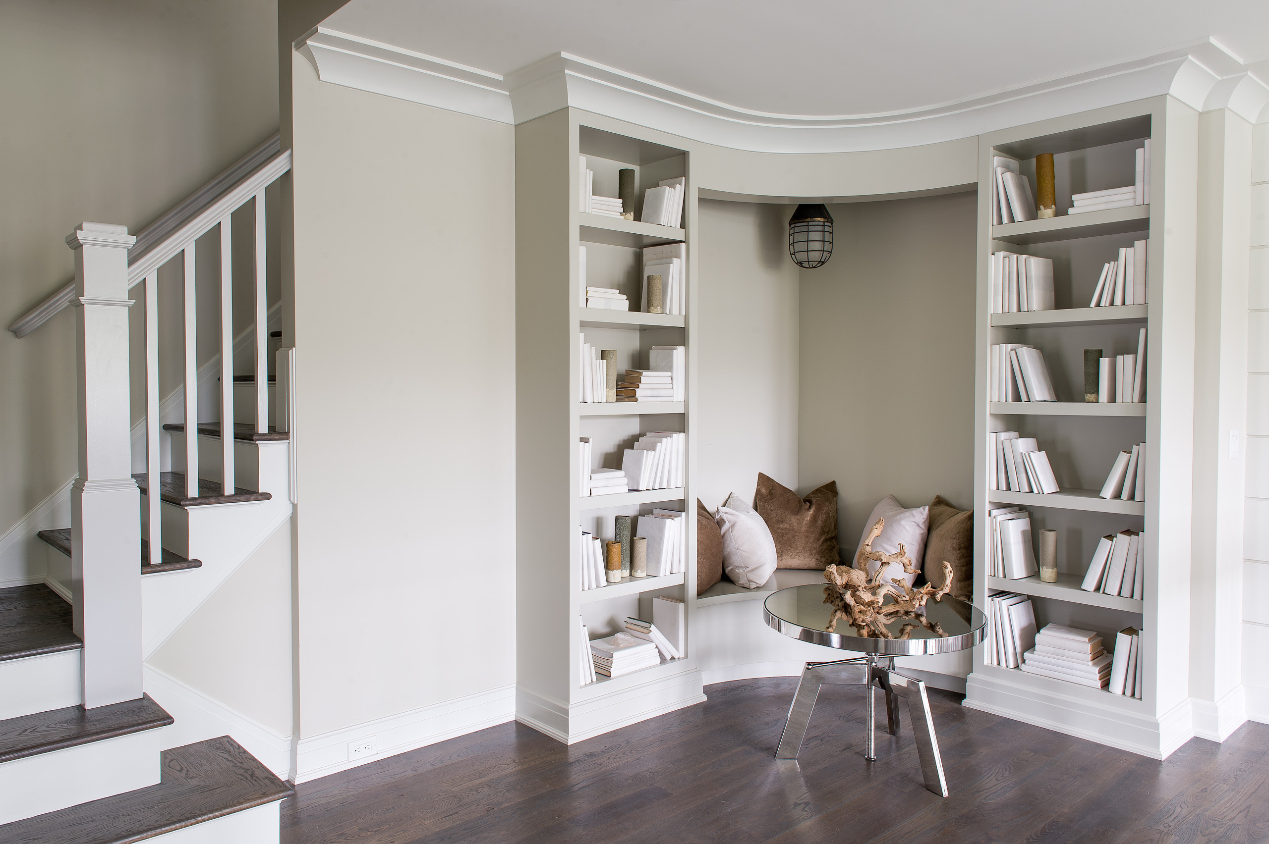 Объясняем: Почему дизайнер сделал этот диван в шкафу