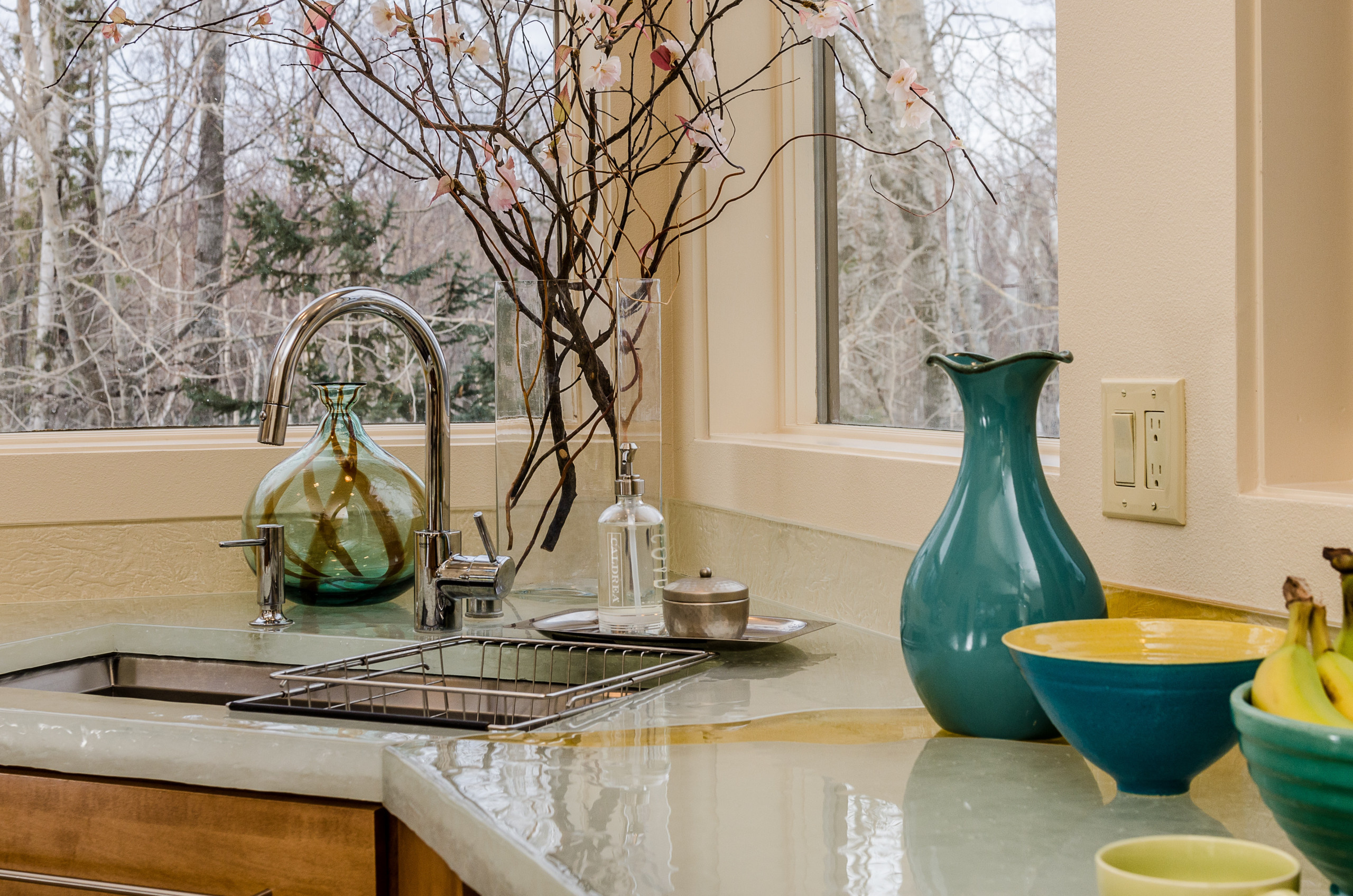 Стеклянное все: Как использовать стекло в интерьере и не пожалеть