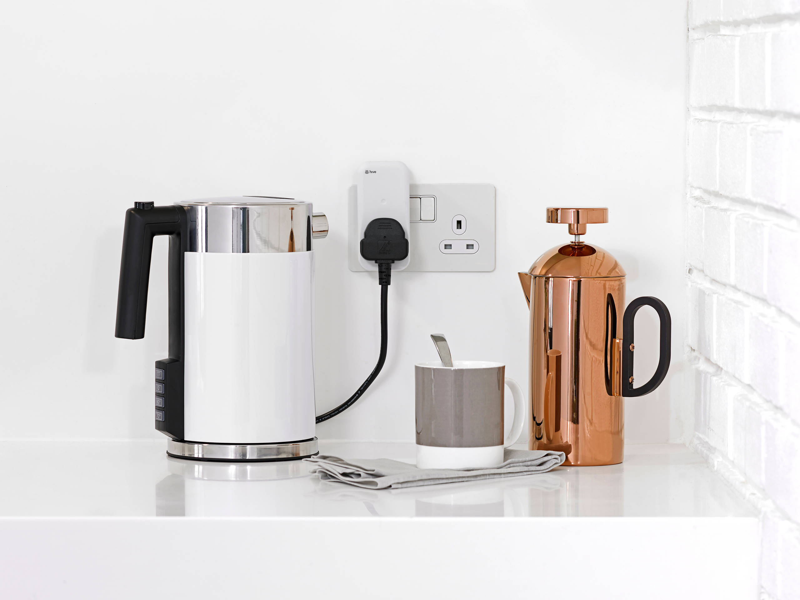 Умные розетки: Что нужно, чтобы они вас слушались