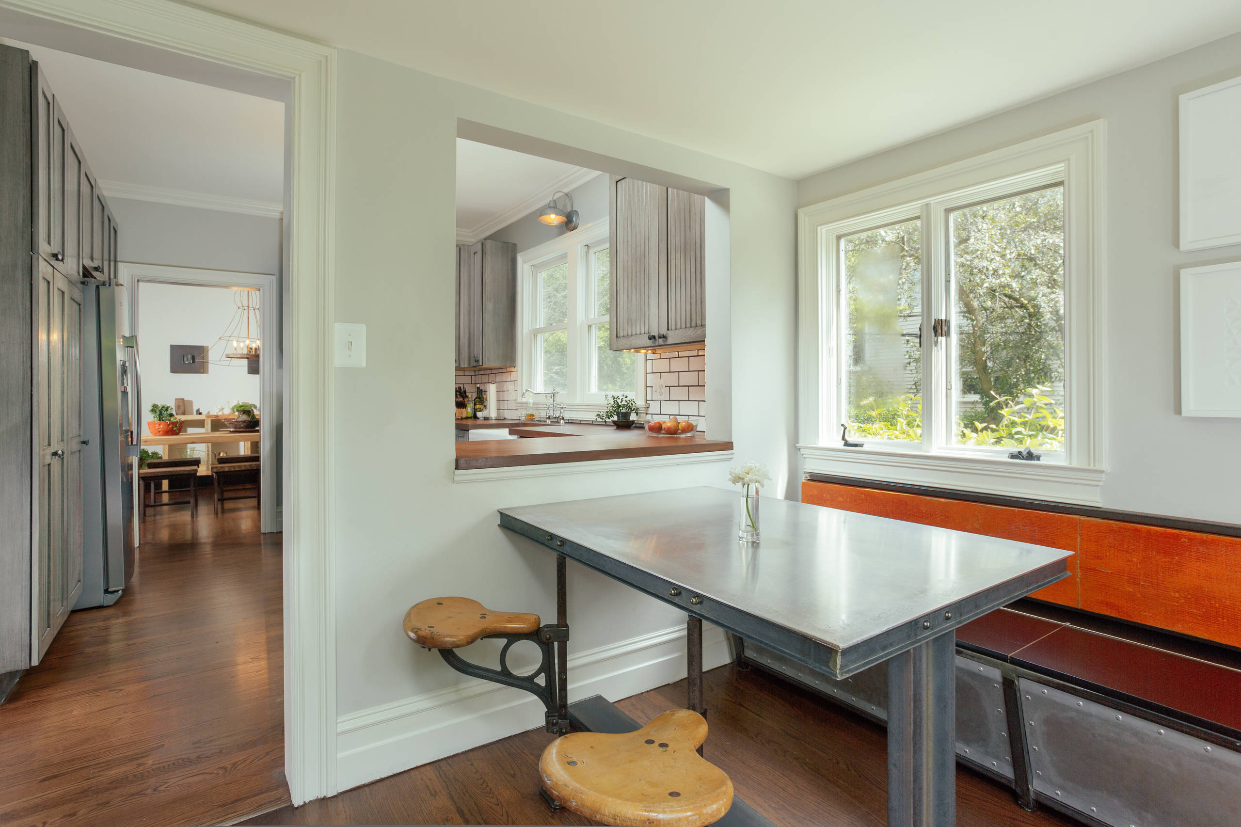 Раздаточное окно: Атавизм или новая тенденция?