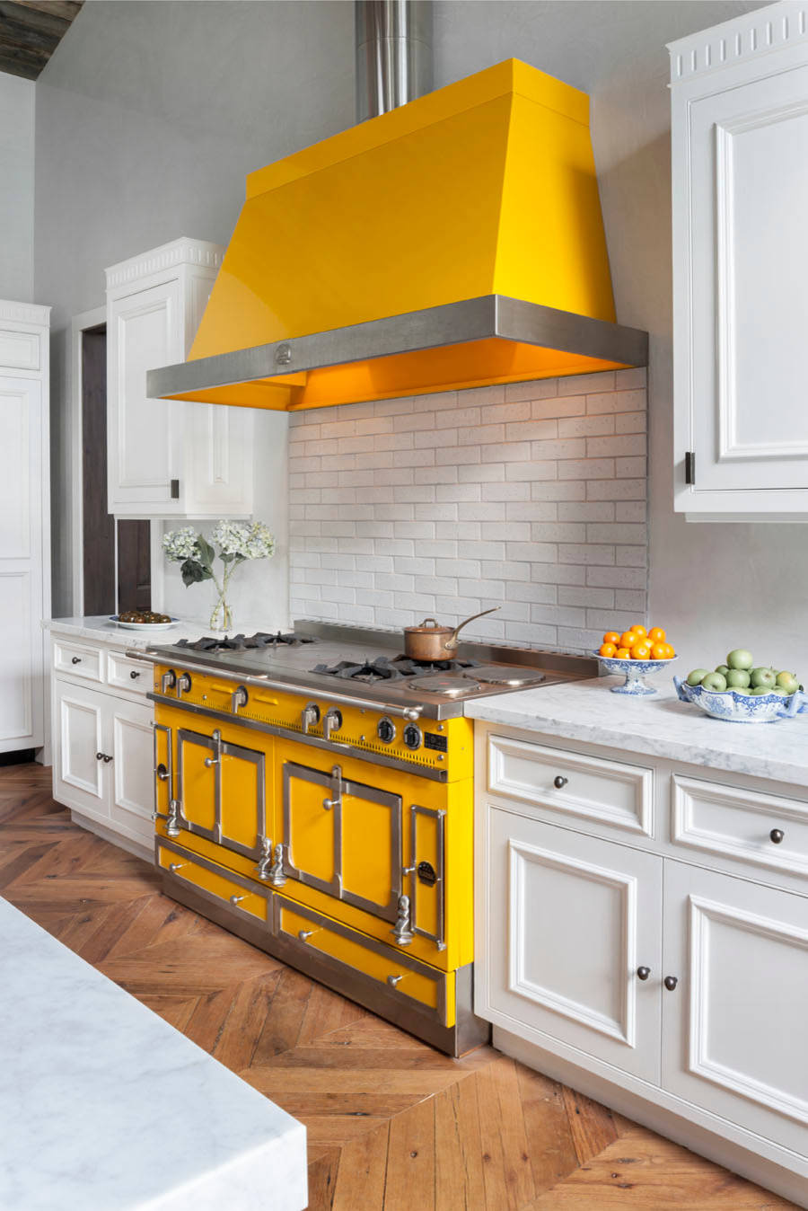 Как правильно: Подобрать технику для кухни по цвету