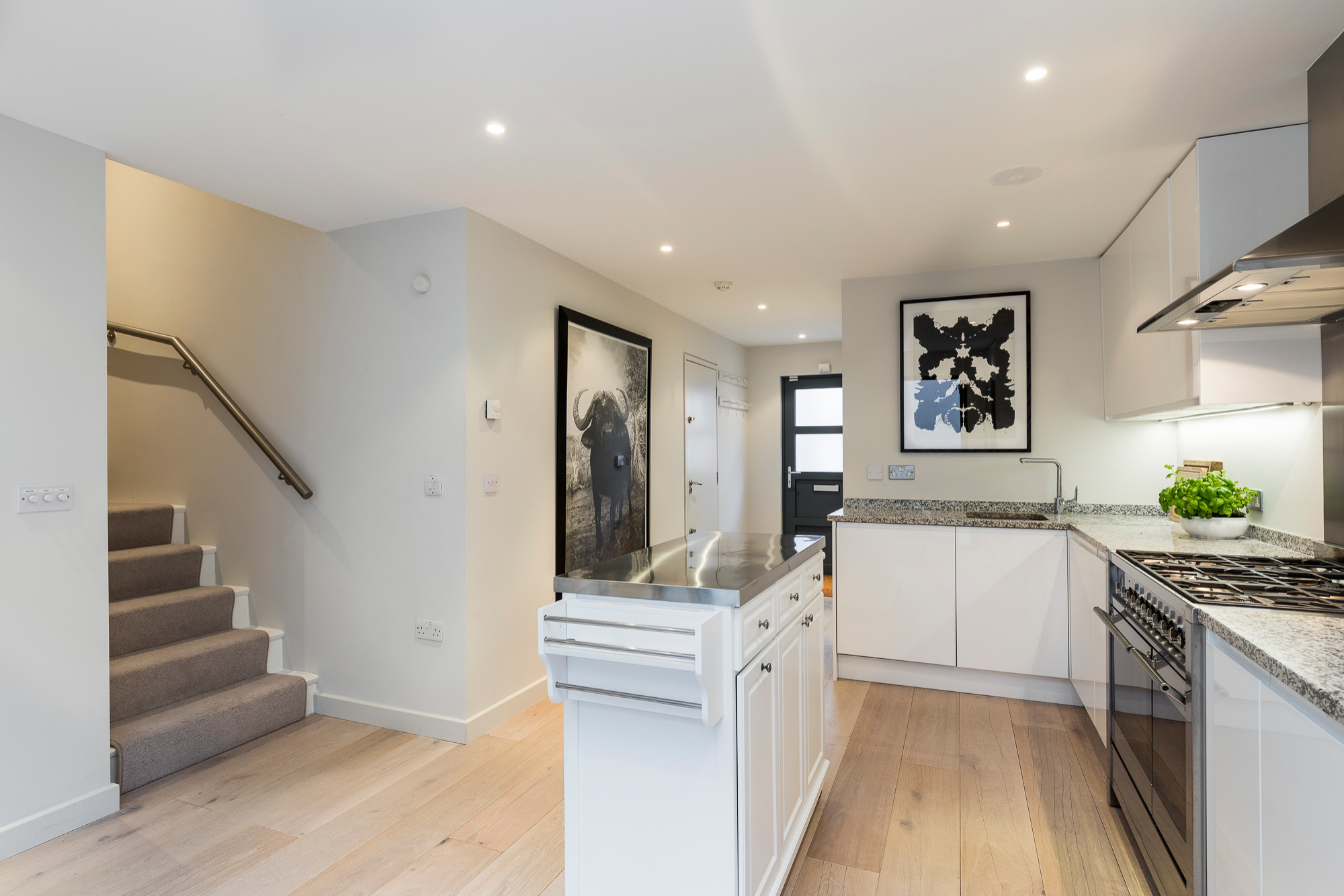 Фотоохота: кухня с узким островом — 17 идей