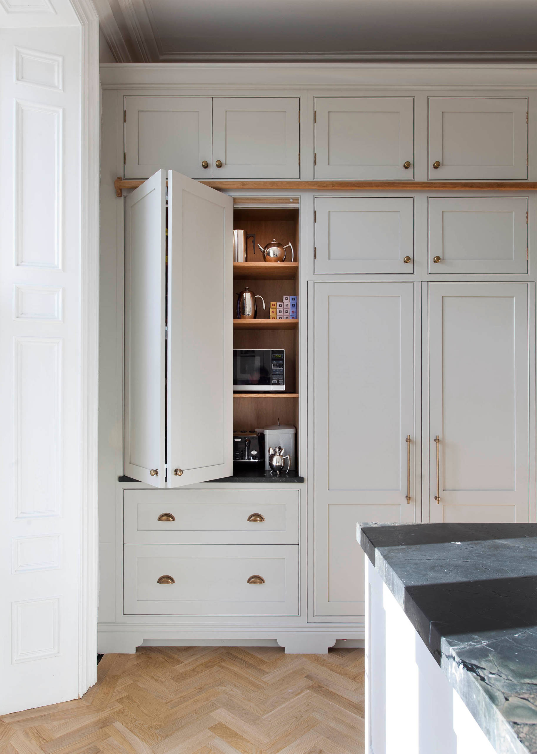 Вопрос: Стоит ли платить за дорогую кухонную фурнитуру