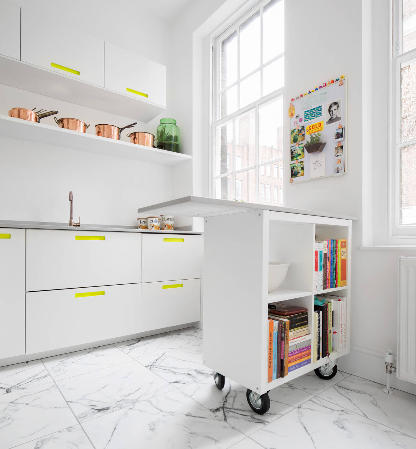 Хороший вопрос: Какой стол выбрать для маленькой кухни