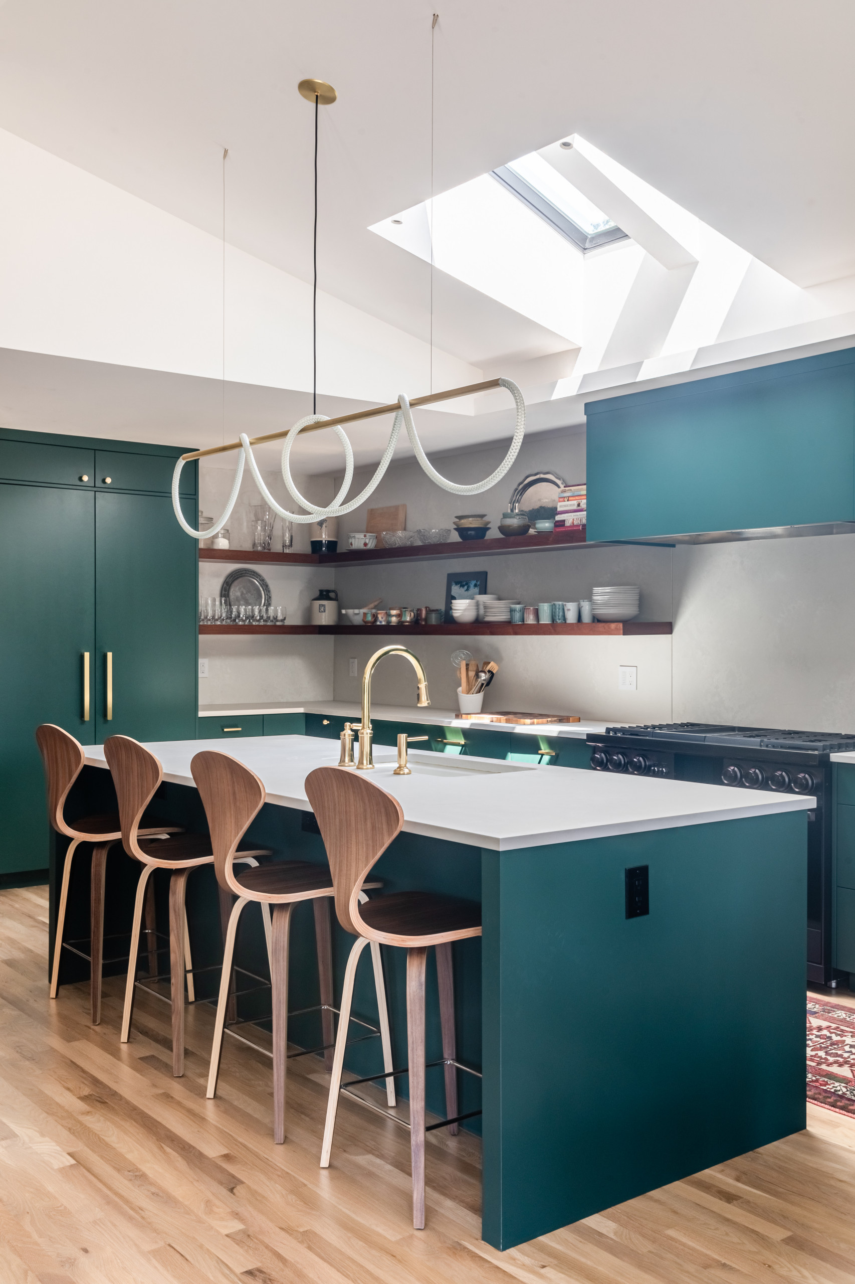 Просто фото: Необычный свет над островом