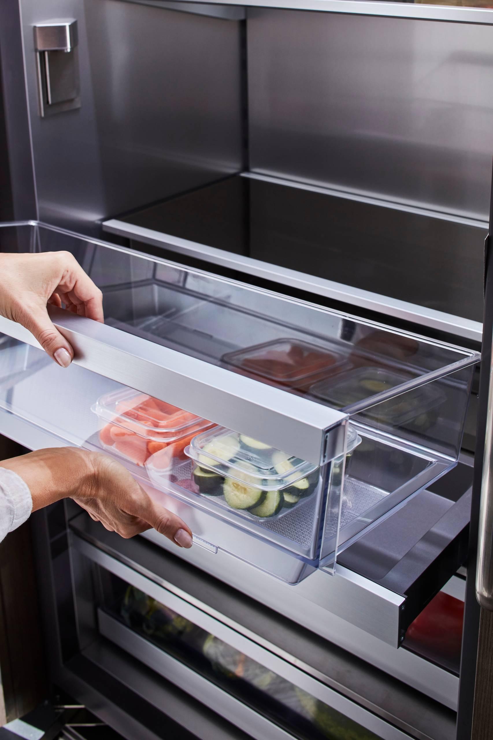 Вопрос: Куда поставить холодильник на кухне