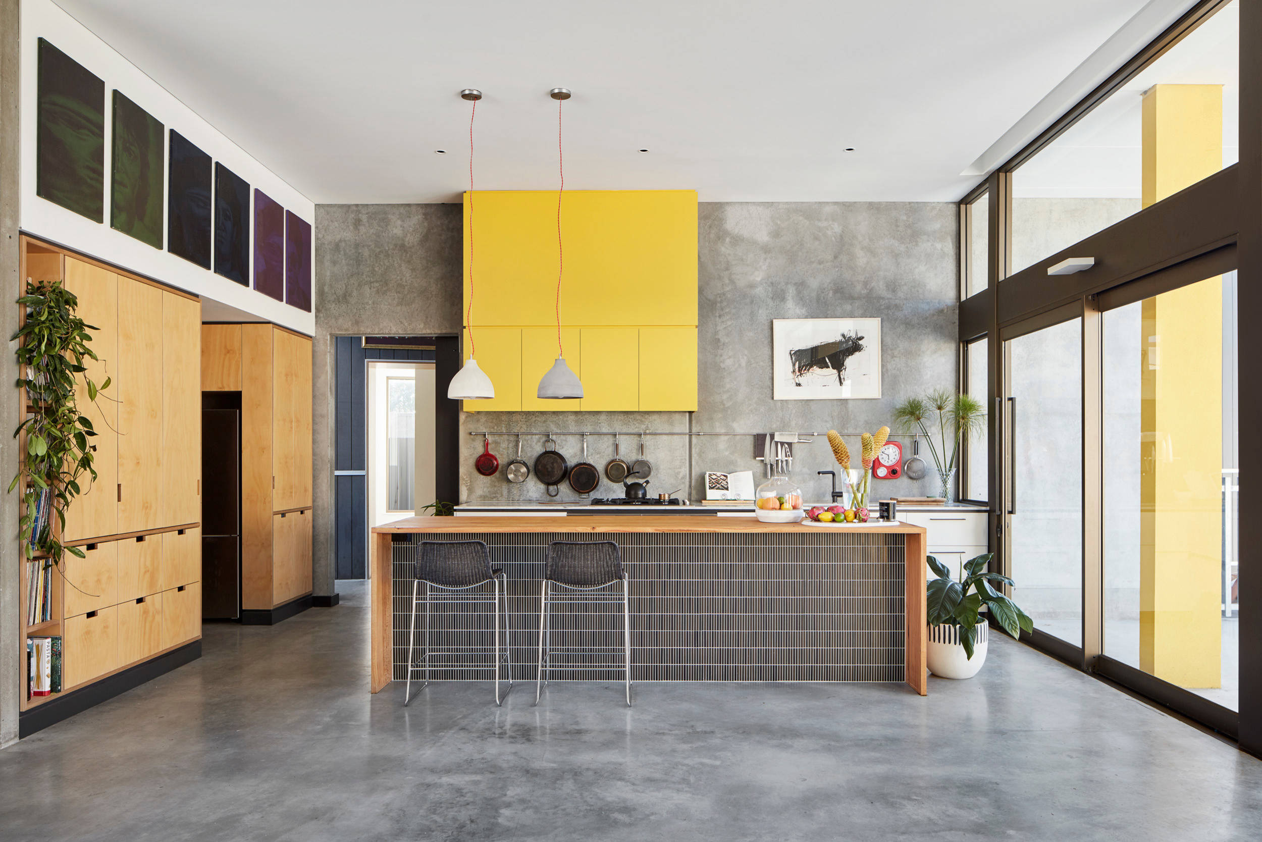 Просто фото: Декоративное подстолье у острова