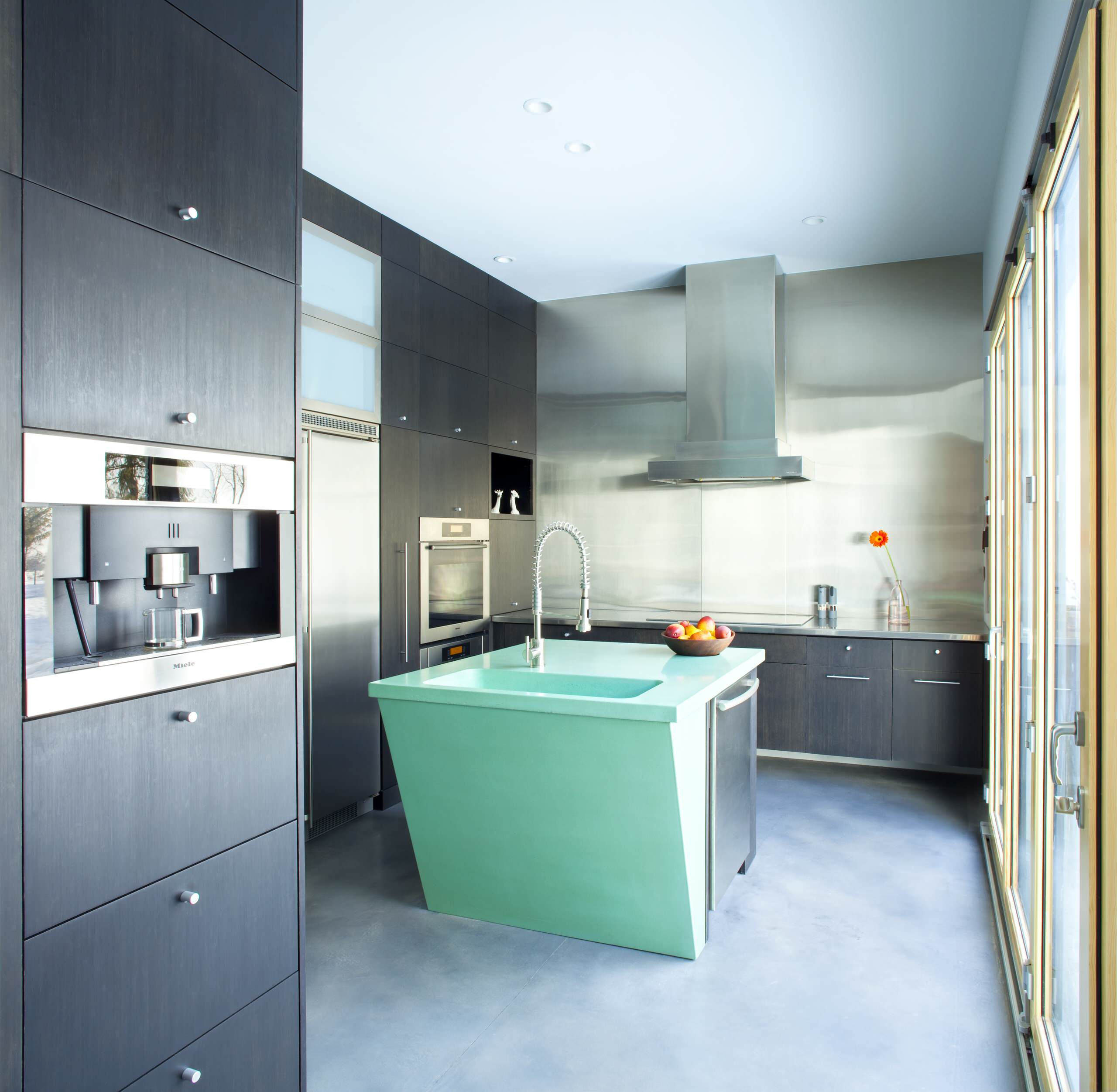 Фотоохота: Цвет столешниц для кухни — 21 решение