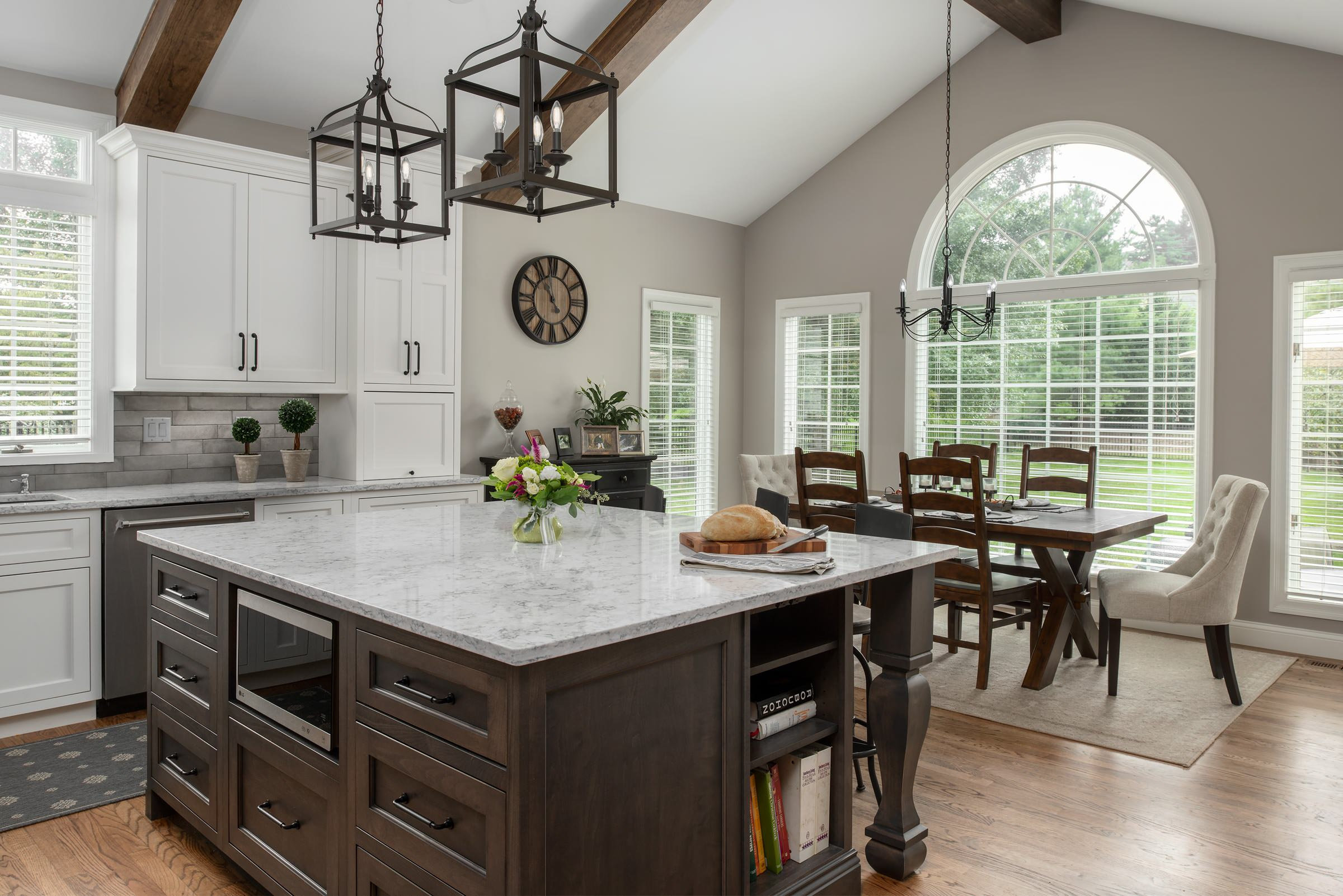 Вопрос: Где поставить микроволновку на кухне