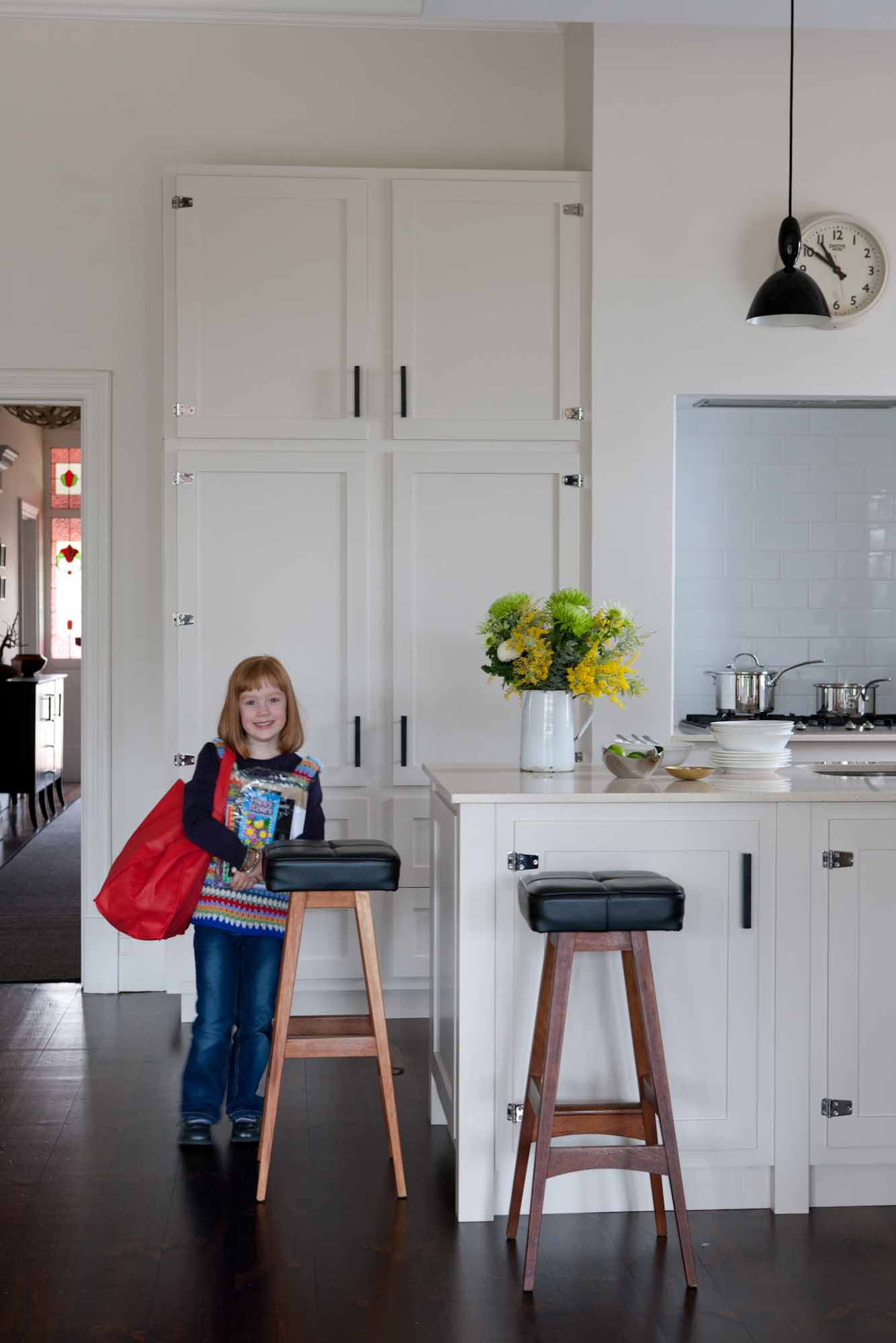 Домашняя работа вместе с мамой: Как устроить удобную парту на кухне