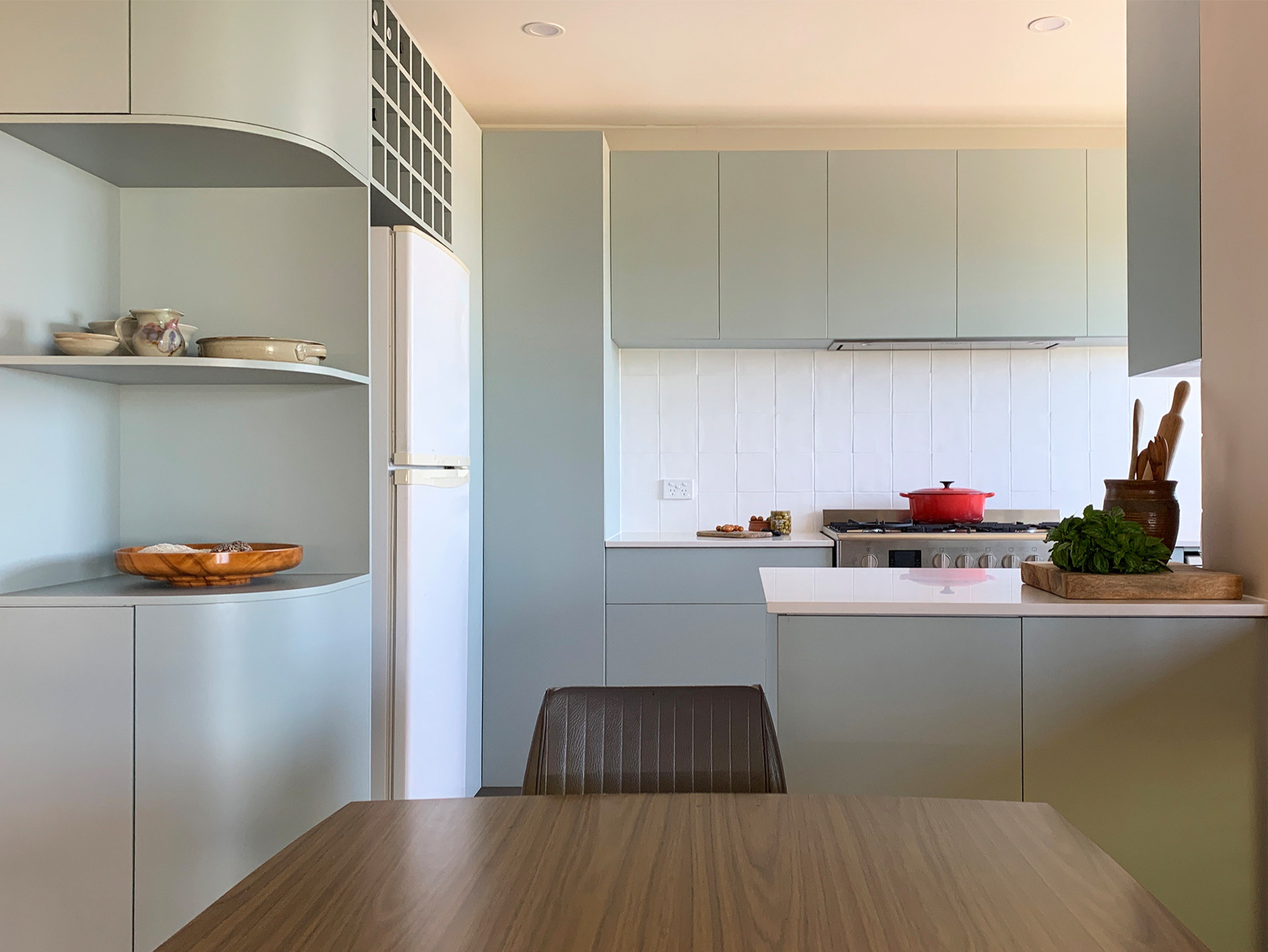 Просто фото: Кухни с радиусными фасадами