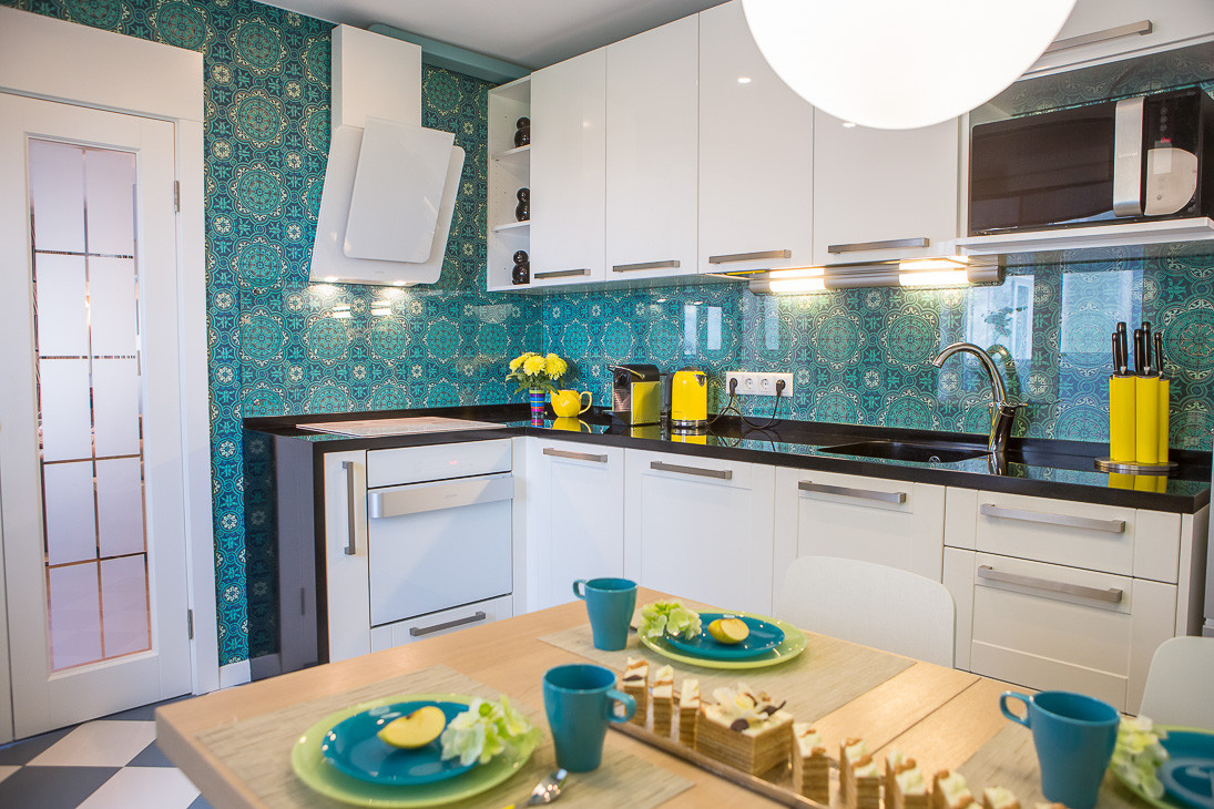 Houzz тур: Квартира-путешествие с графикой Анатолия Зверева