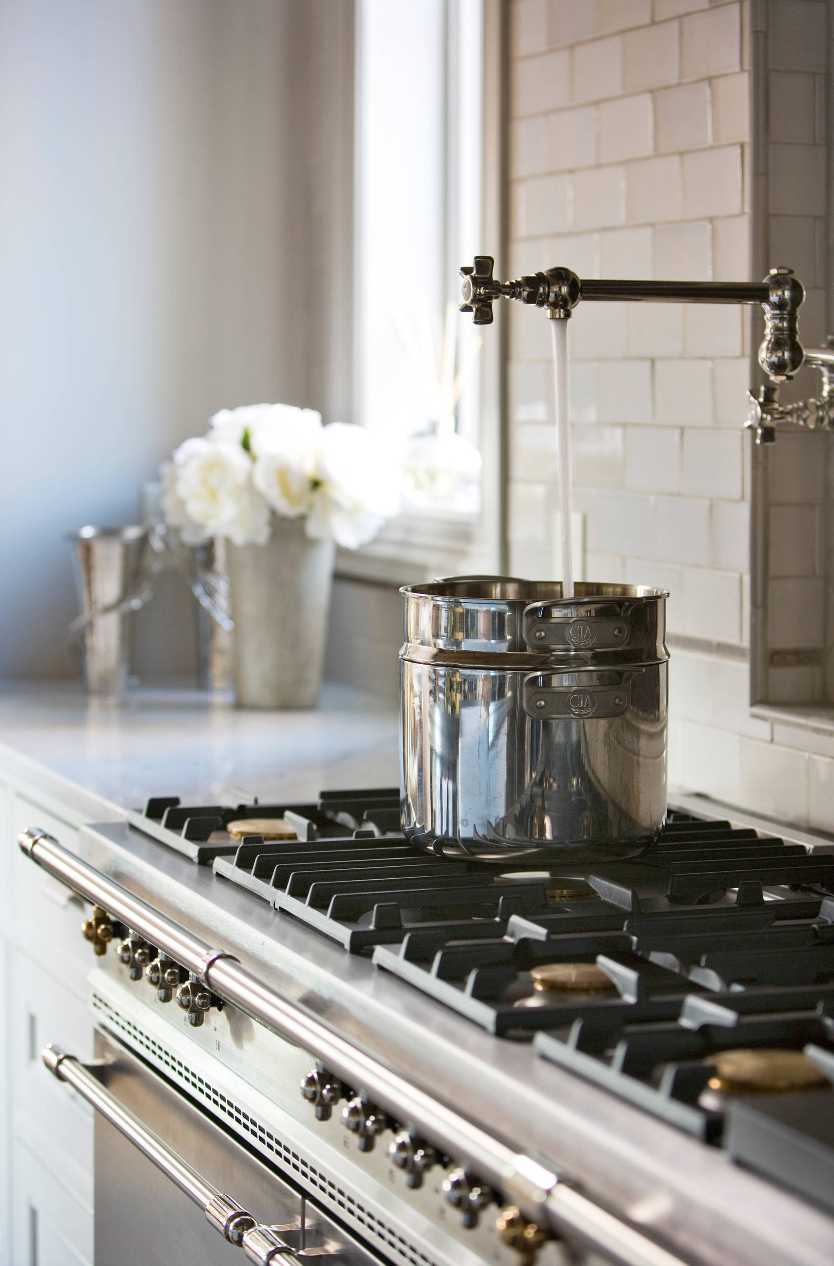 Как правильно: Подобрать технику для кухни по цвету